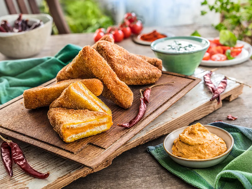 Panirani trokutići s paštetom i mozzarellom