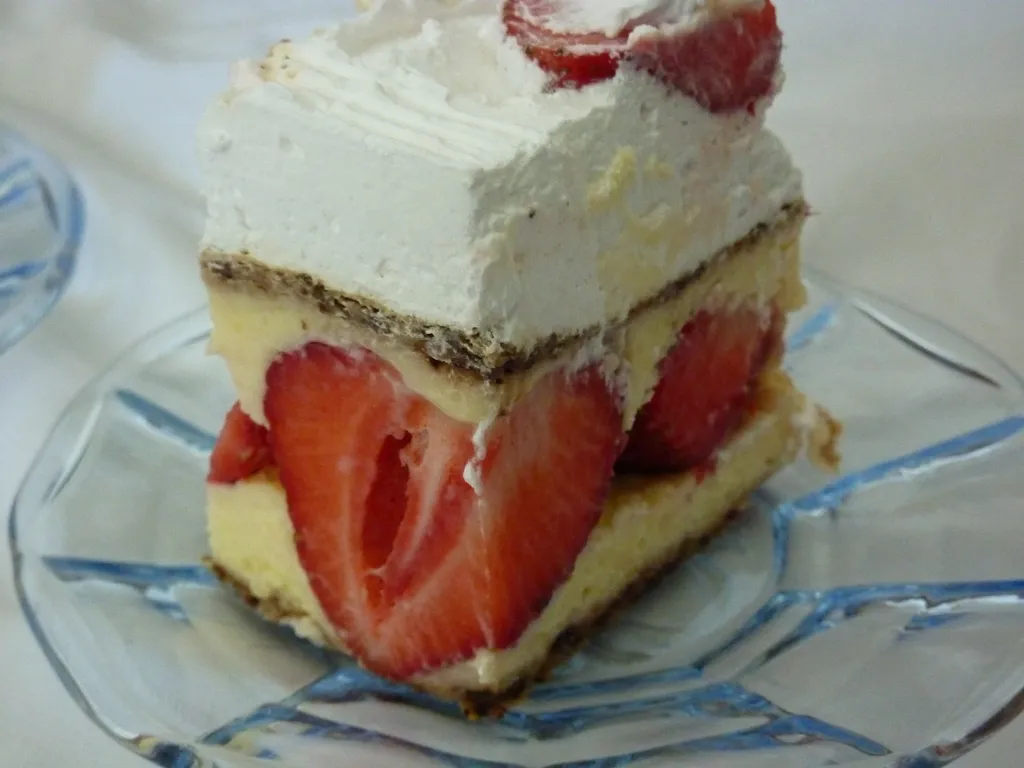 Torta ili kolac sa jagodama