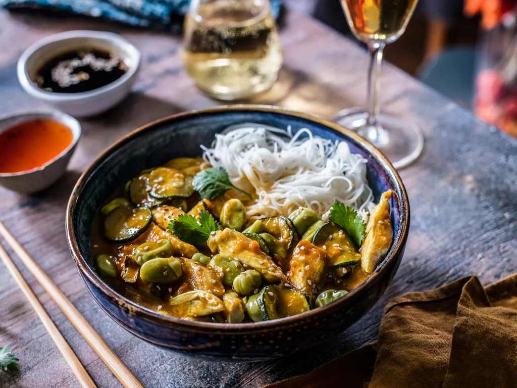 Chicken wok s tikvicama i bobom
