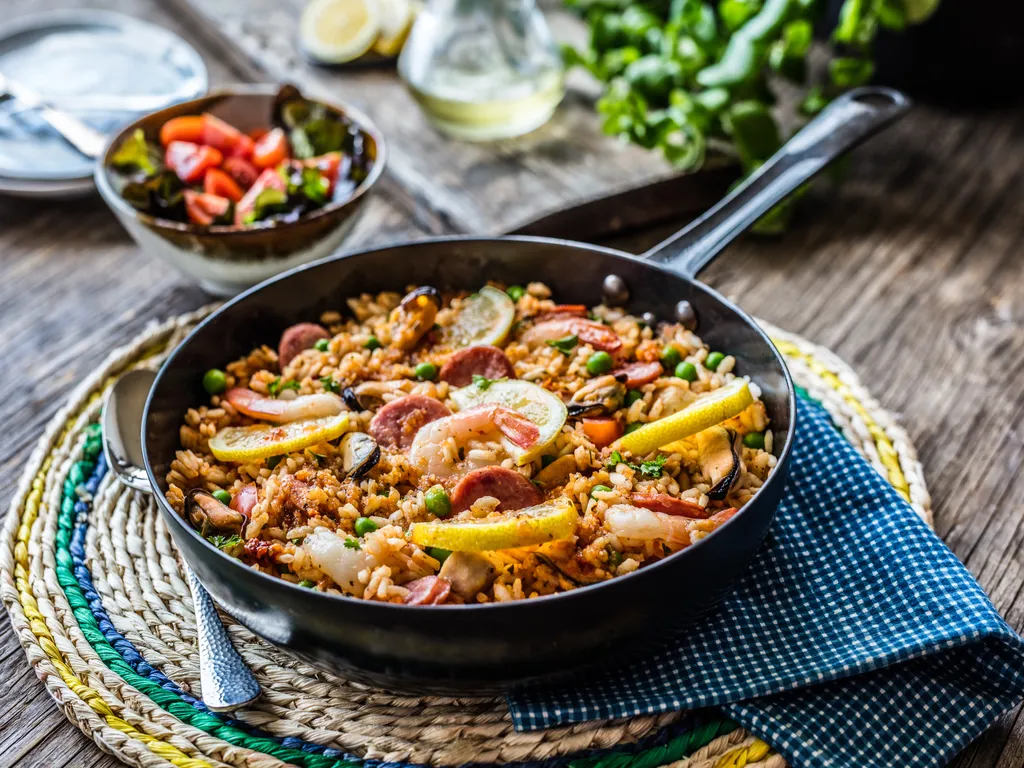 Paella s kobasicom