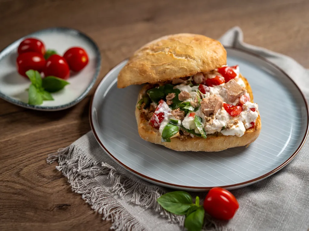 Caprese burrata s tunom