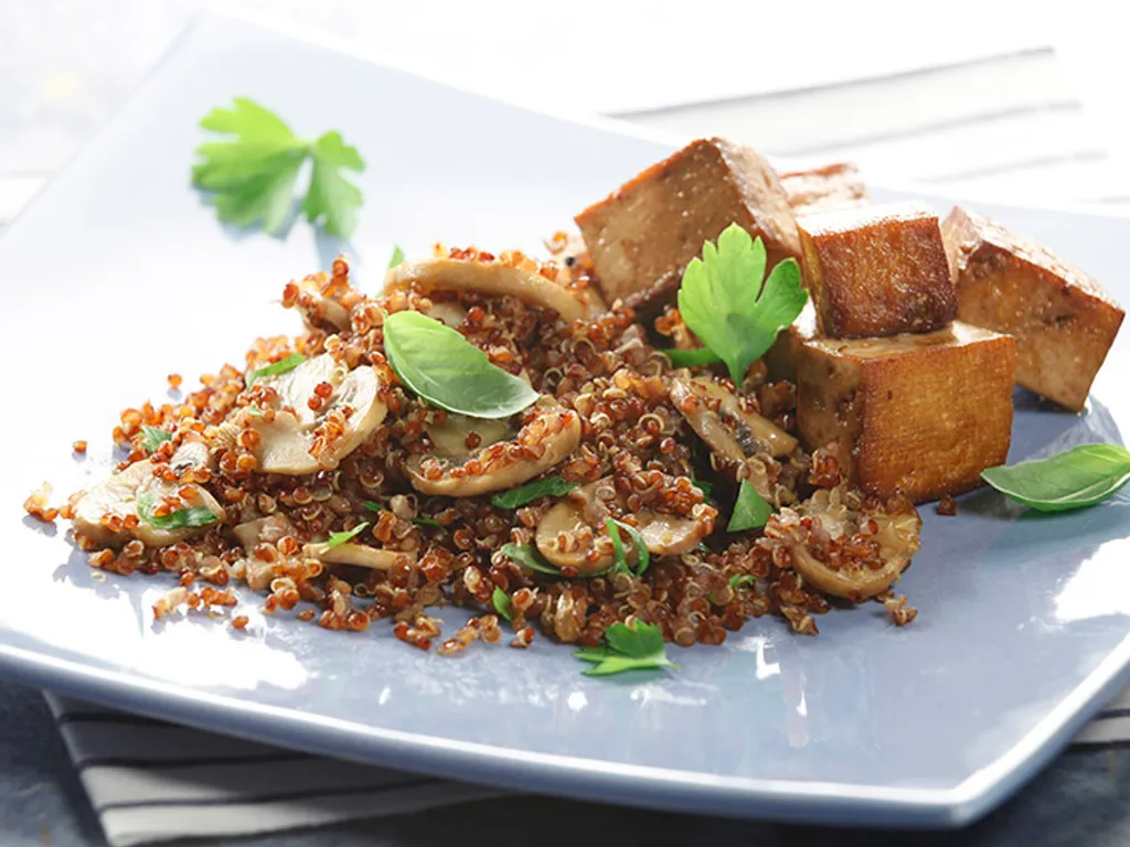 Crvena quinoa s tofuom