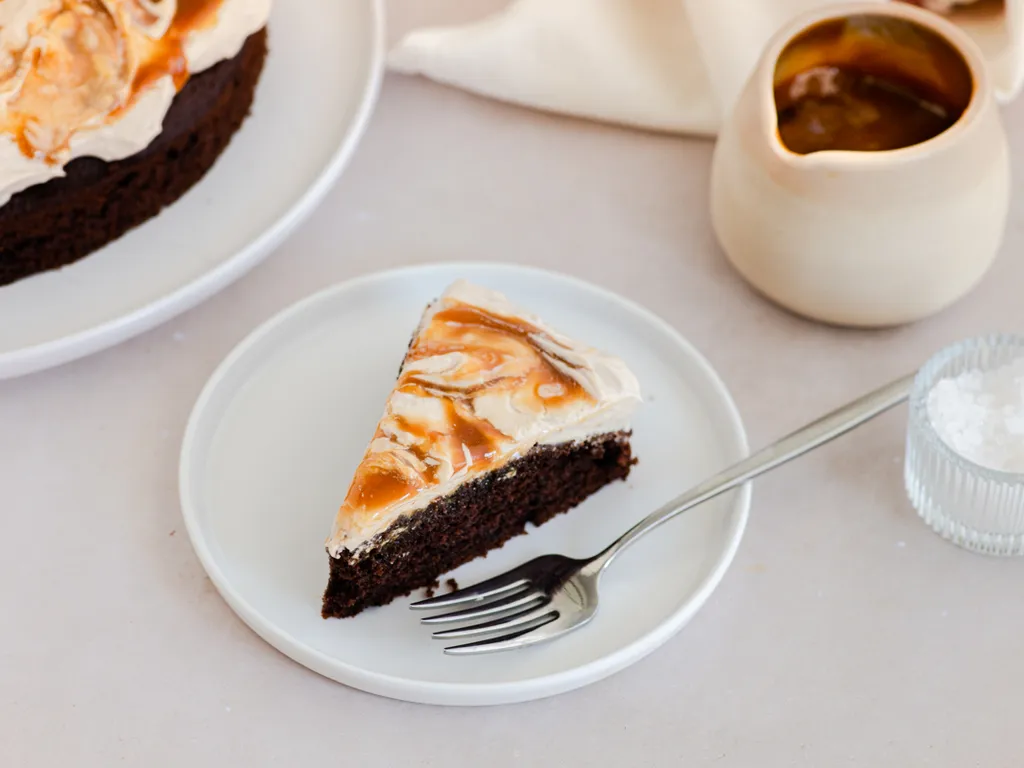 Čokoladna torta s toffee kremom i slanim karamelom