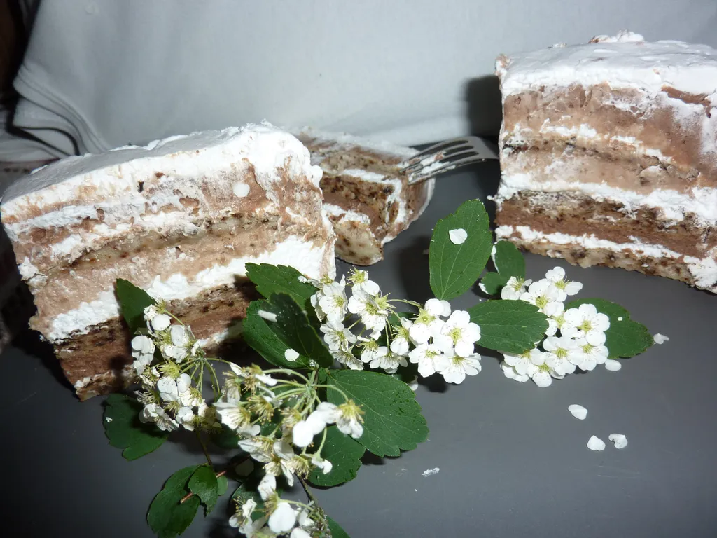 Uskrsnja torta sa puno fila