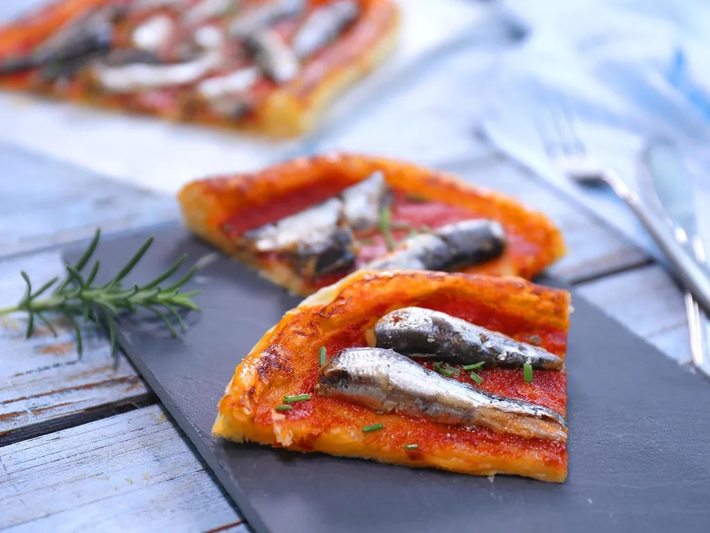 Tart sa sardinama i rajčicama