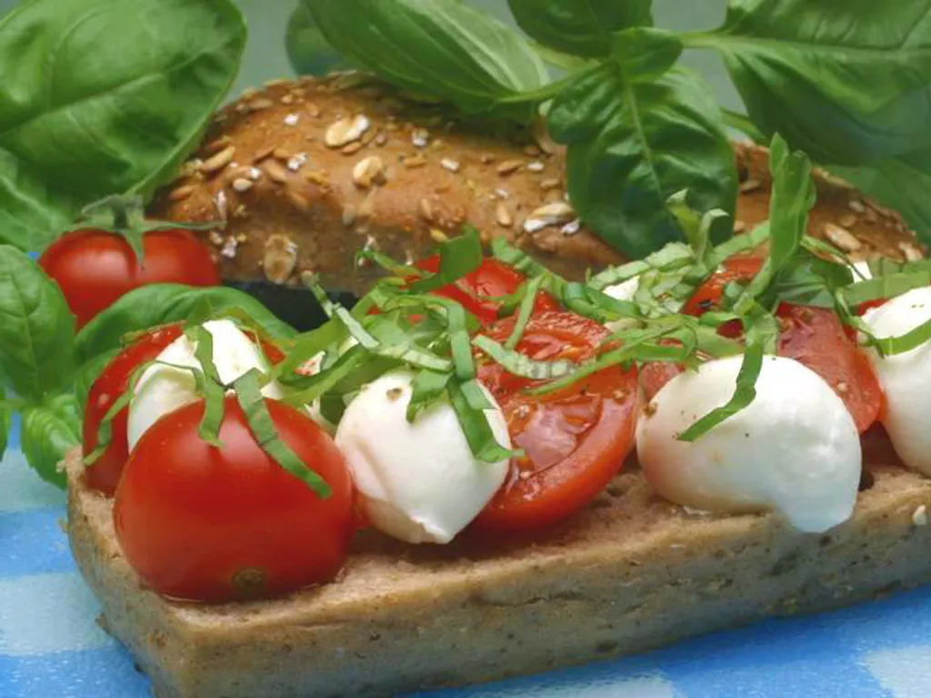 Mediteranski sendvič s bosiljkom
