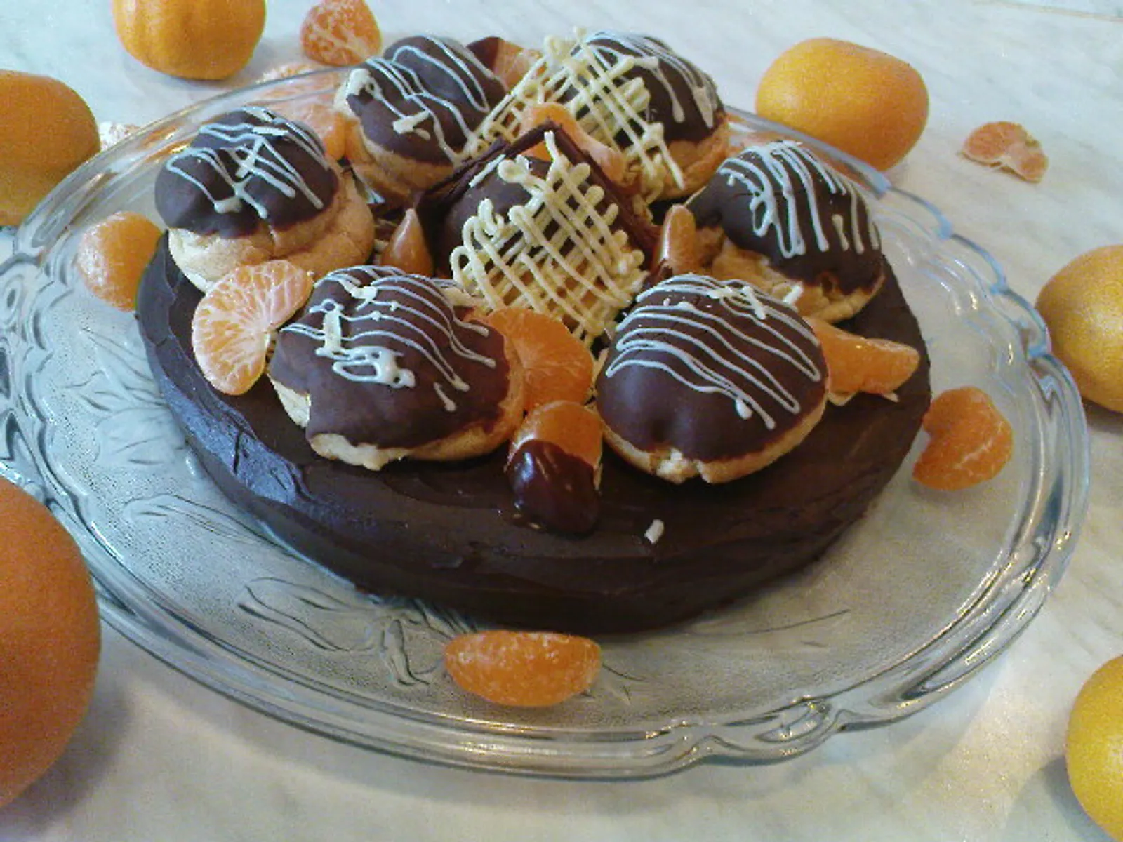 Čokoladna torta s profiterolama