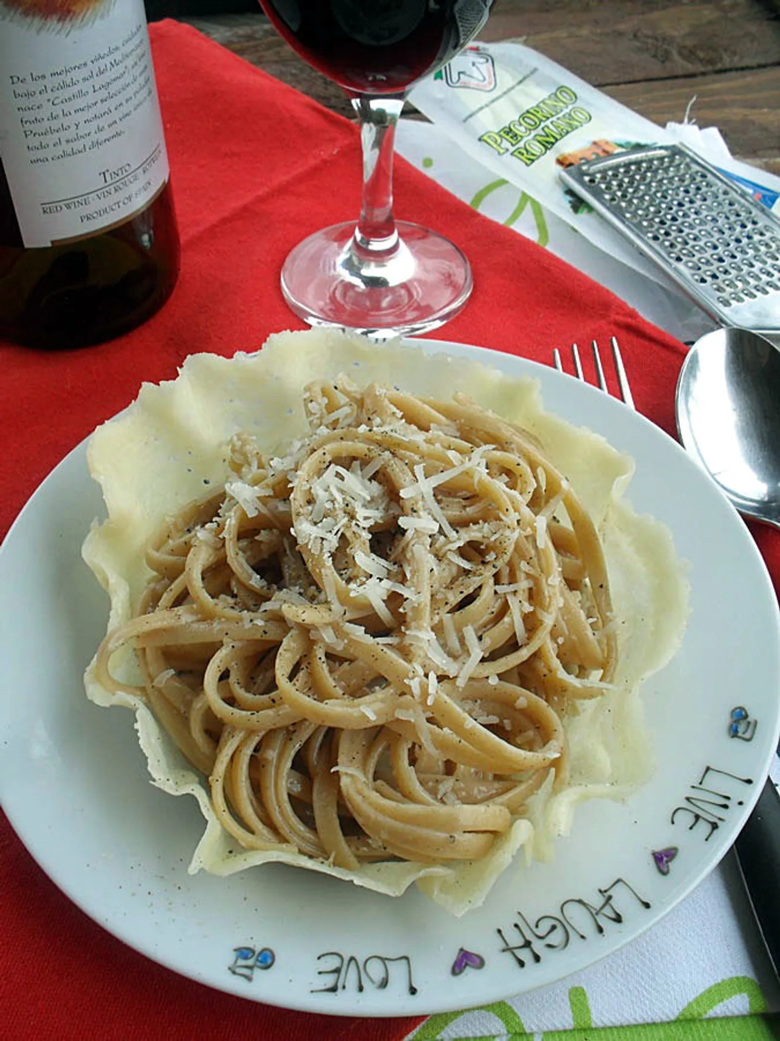 Cacio e pepe - omaž A. Bourdainu
