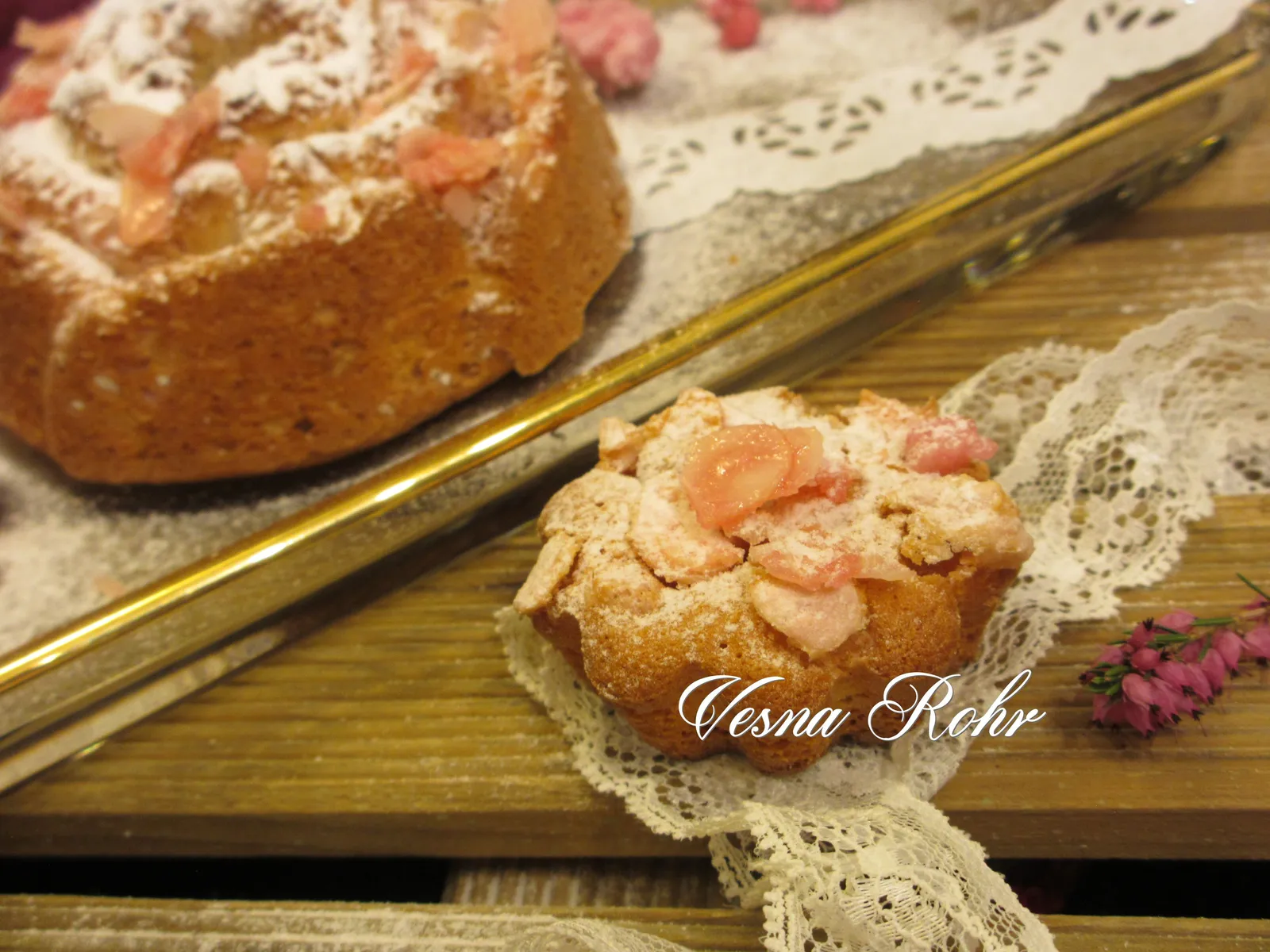 Komisbrot sa roze pralinama