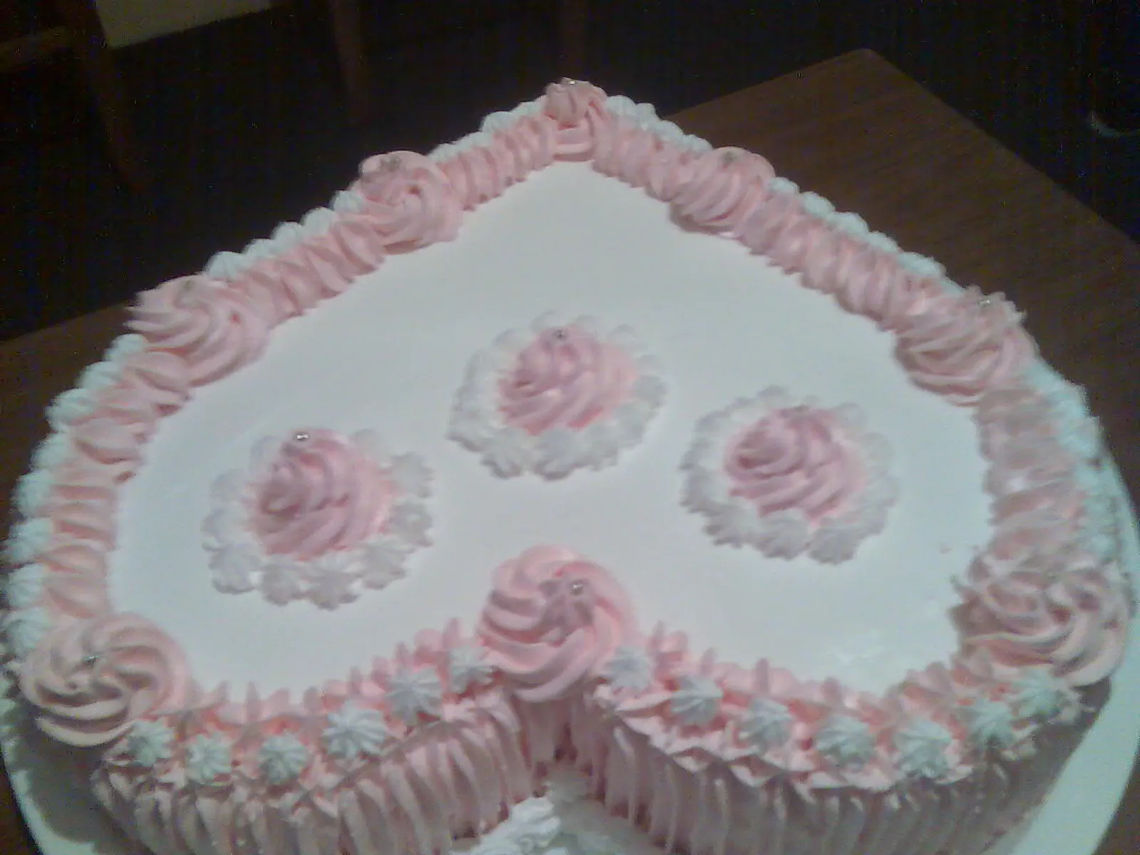 SLADOLED TORTA U OBLIKU SRCA