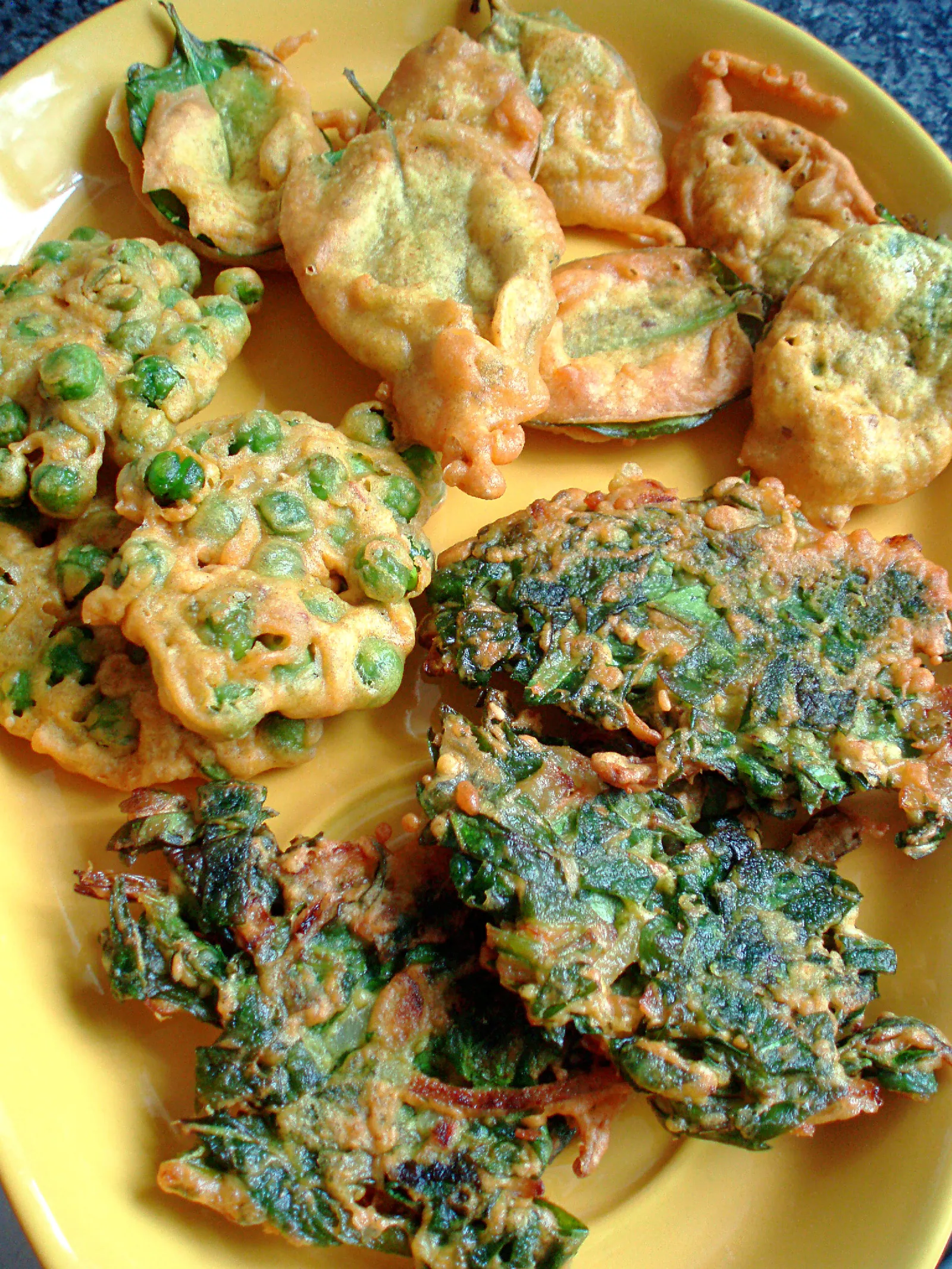 Pohani špinat, pohani grašak (vege pakora)