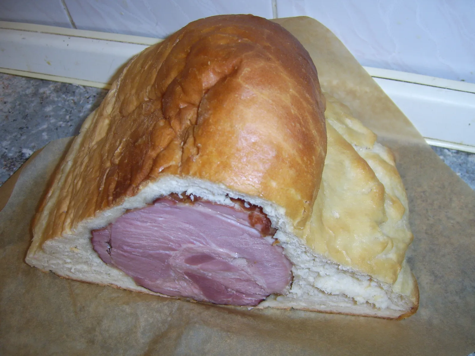 Pogled na šunkicu u kruhu odozgo