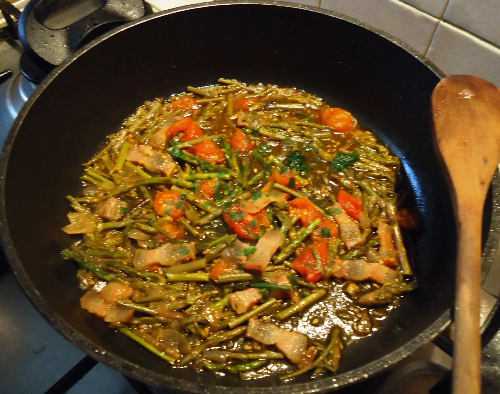 Spaghetti sa sparogama