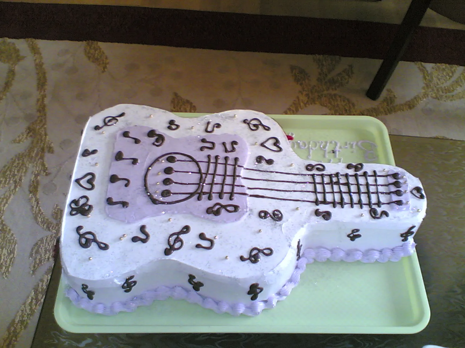 torta u obliku gitare