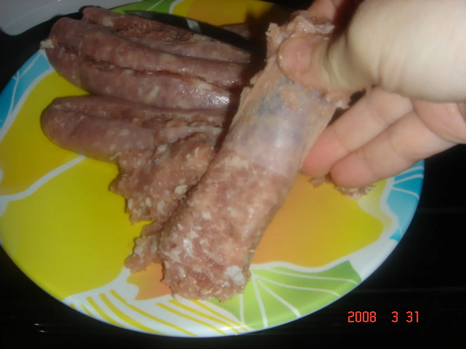 Rasturena sarma sa mesom od kobasice – cistenje kobasice od maramicu
