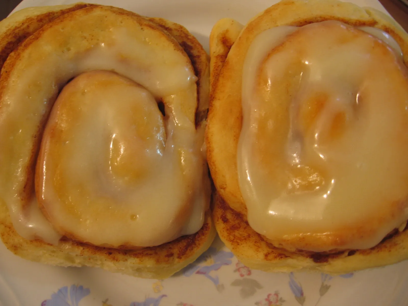 Cinnamon rolls by Veselinka