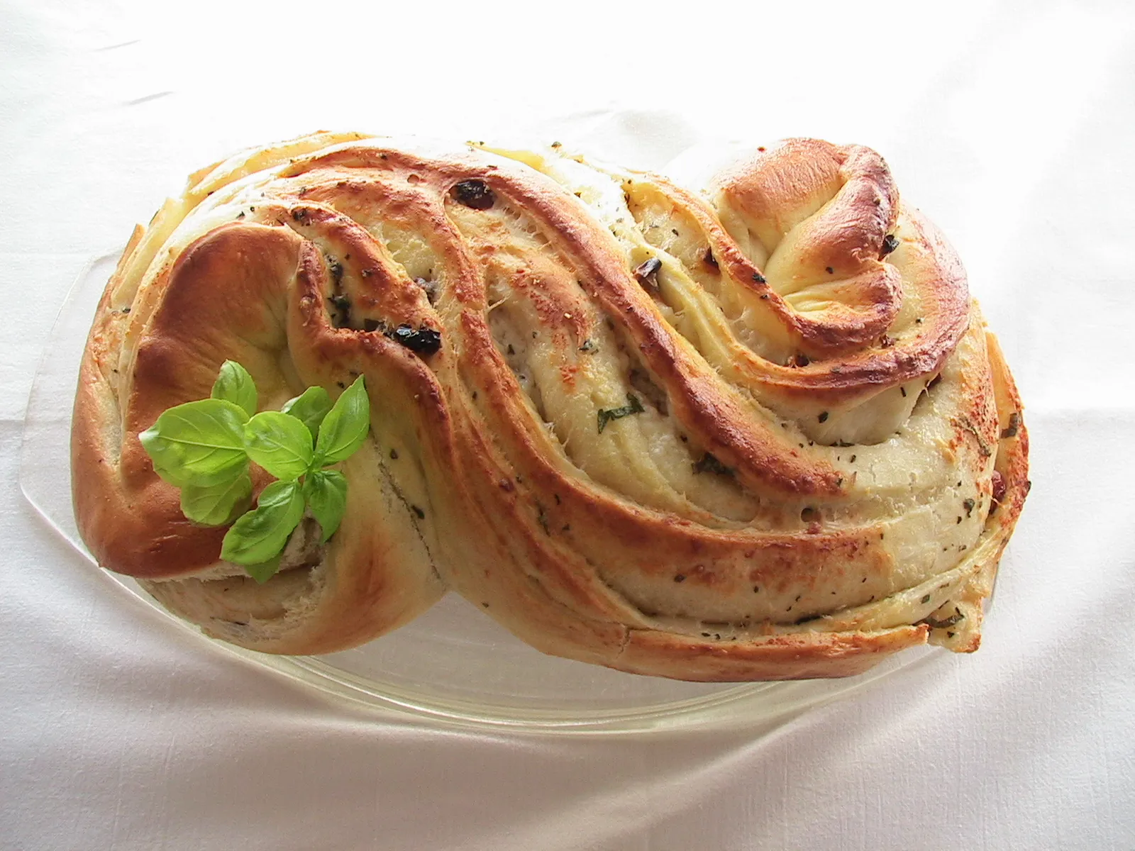 Kruh sa suhim paradajzem,bosiljkom i parmezanom by Pavloska