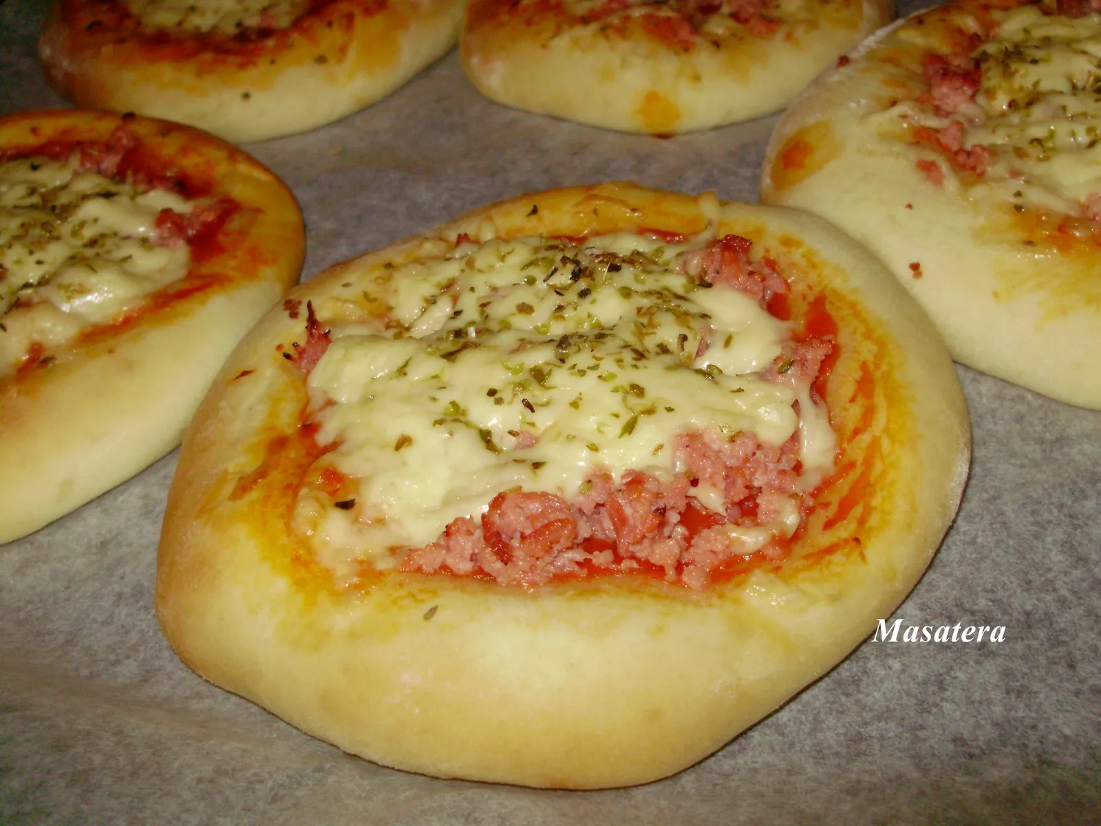 Mini pizze s daškom Mediterana :)