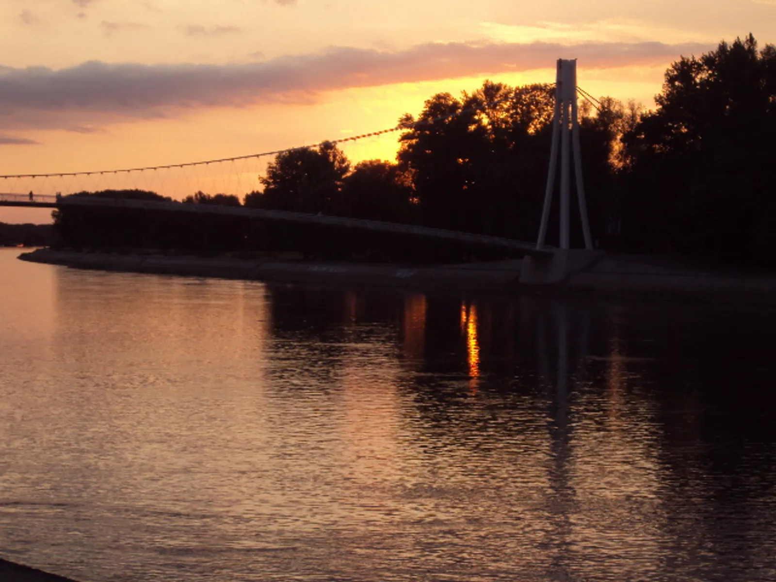PROMENADA U ZALASKU SUNCA