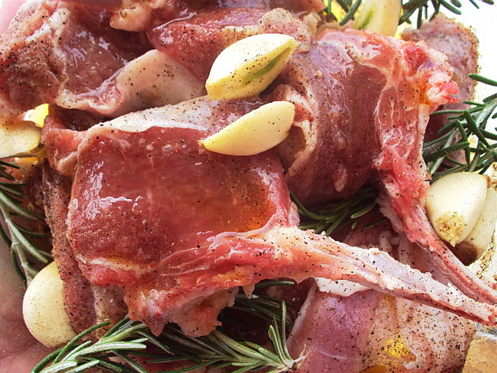 Janjeće bržolice u umaku od crnog vina