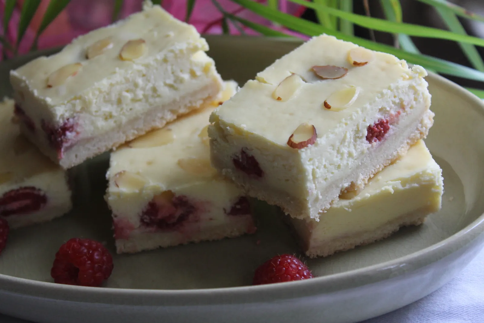Raspberry and Almonds cheese bars...