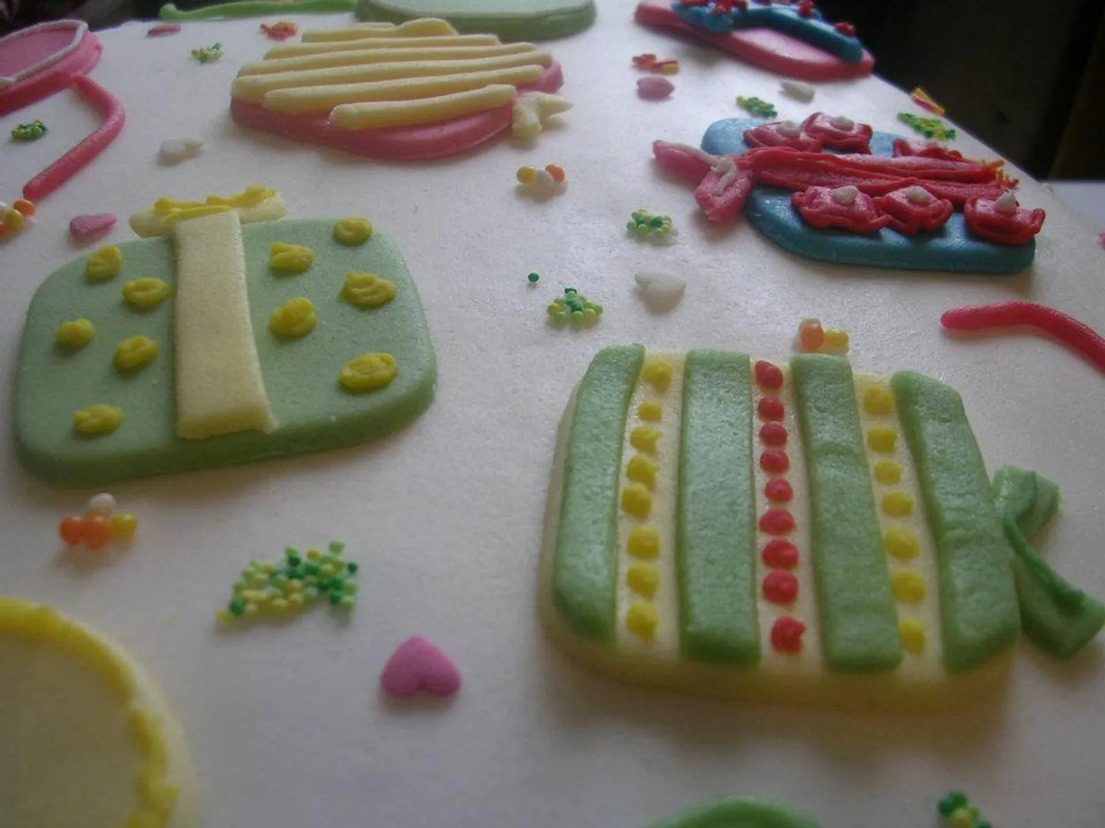 Baloni i pokloni torta