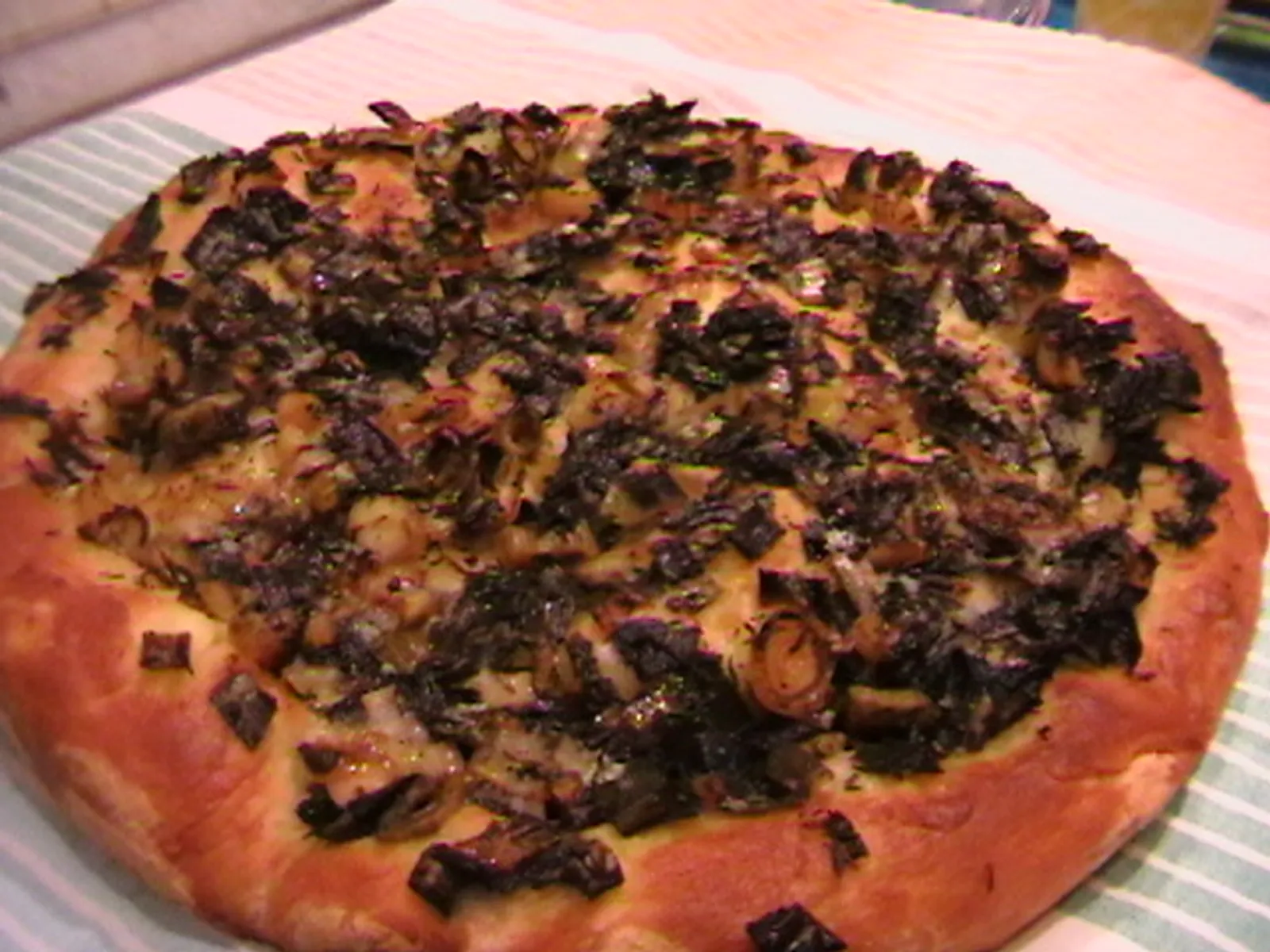 Focaccia s mladim lukom