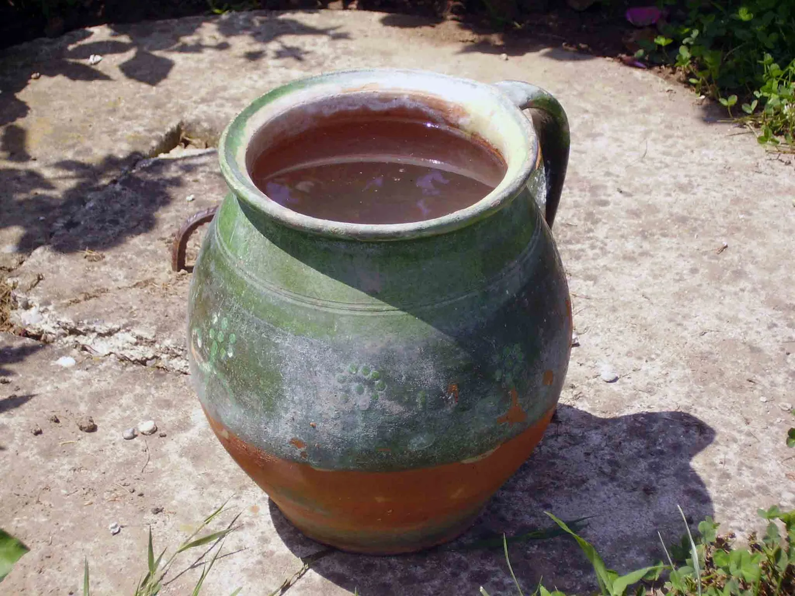 Originalni zemljani čup za kiseljenje mlijeka