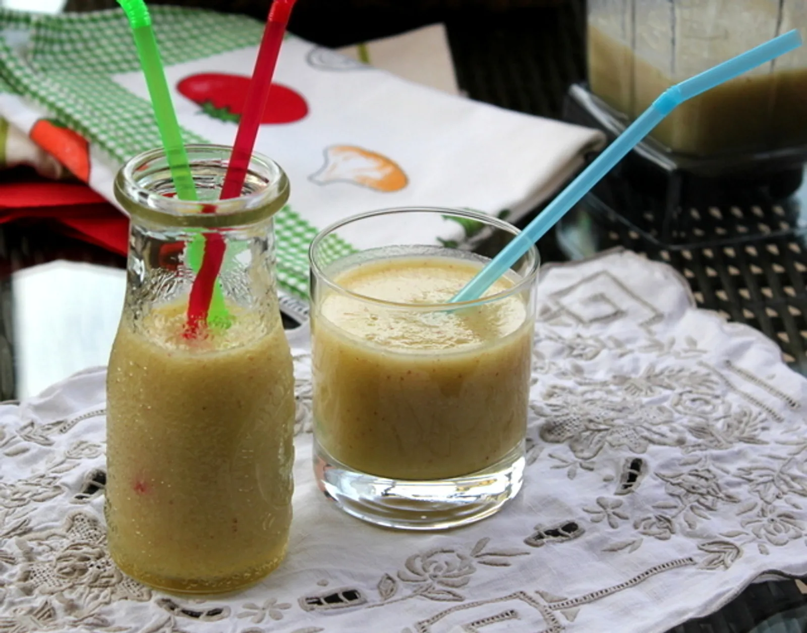 KRUŠKA, JABUKA...to je voće slatko, smoothy ga slatko (blueSuna)