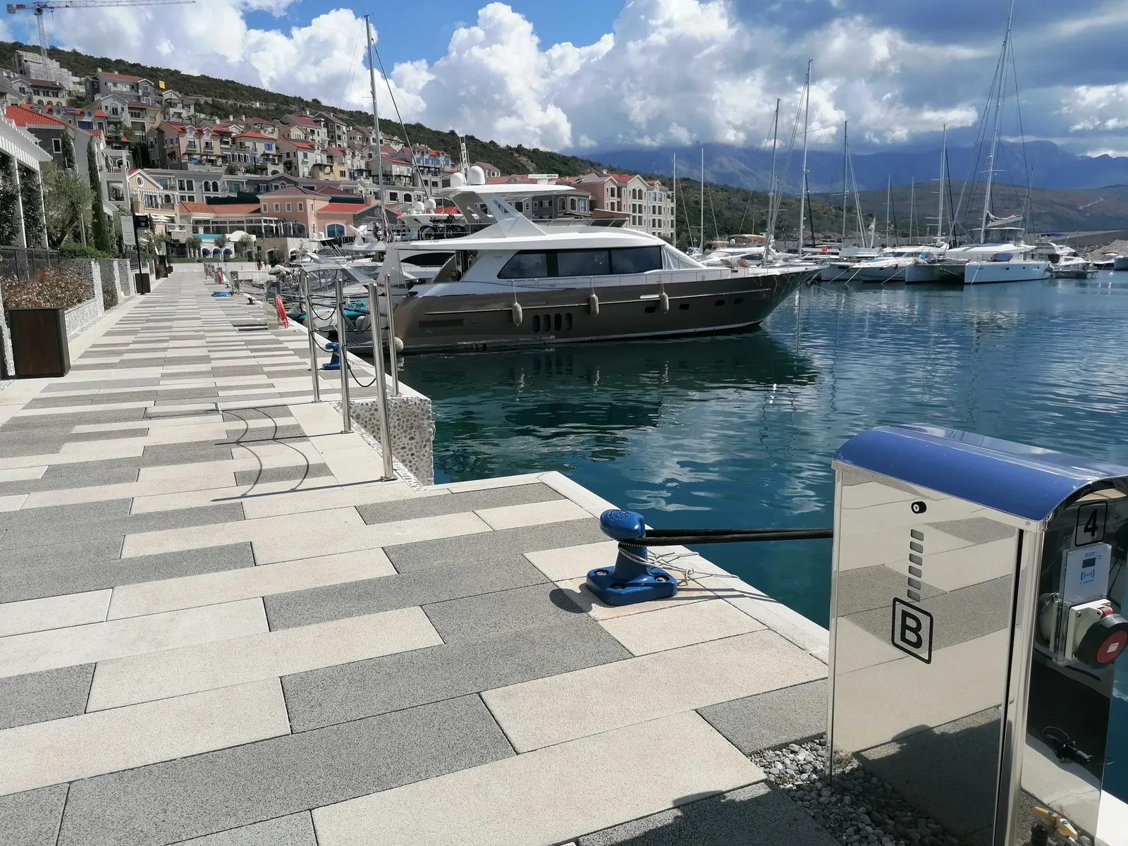 Lustica bay