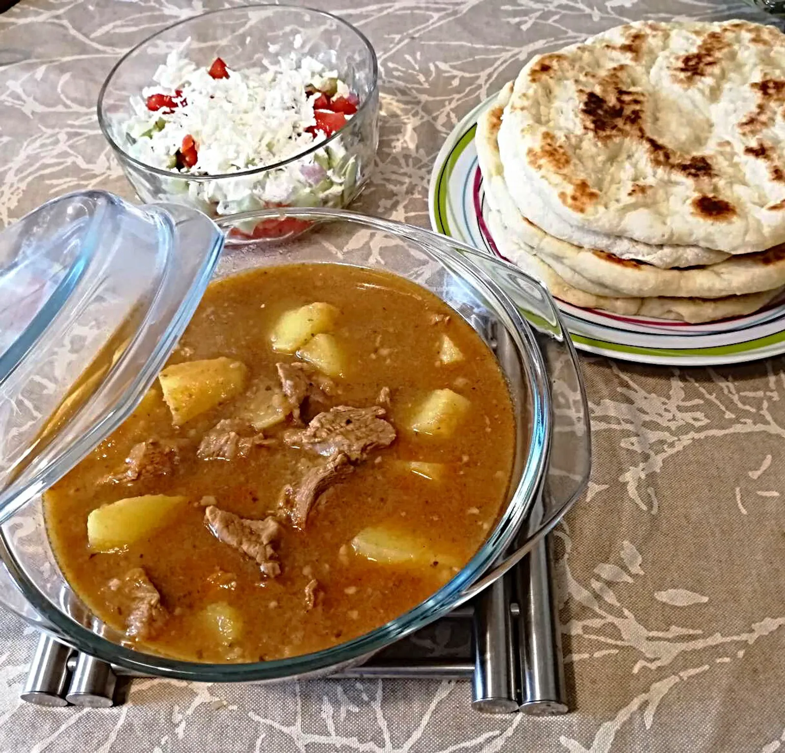 Juneci gulas sa krompirom