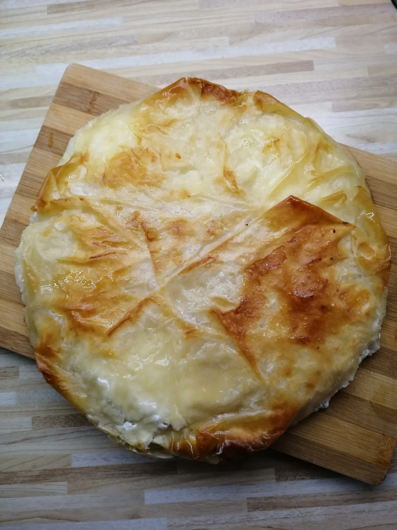 Burek sa sirom