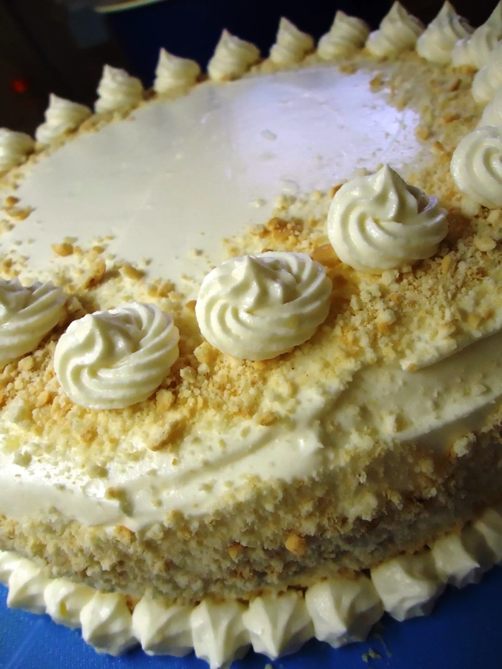 Nut-yellow cake