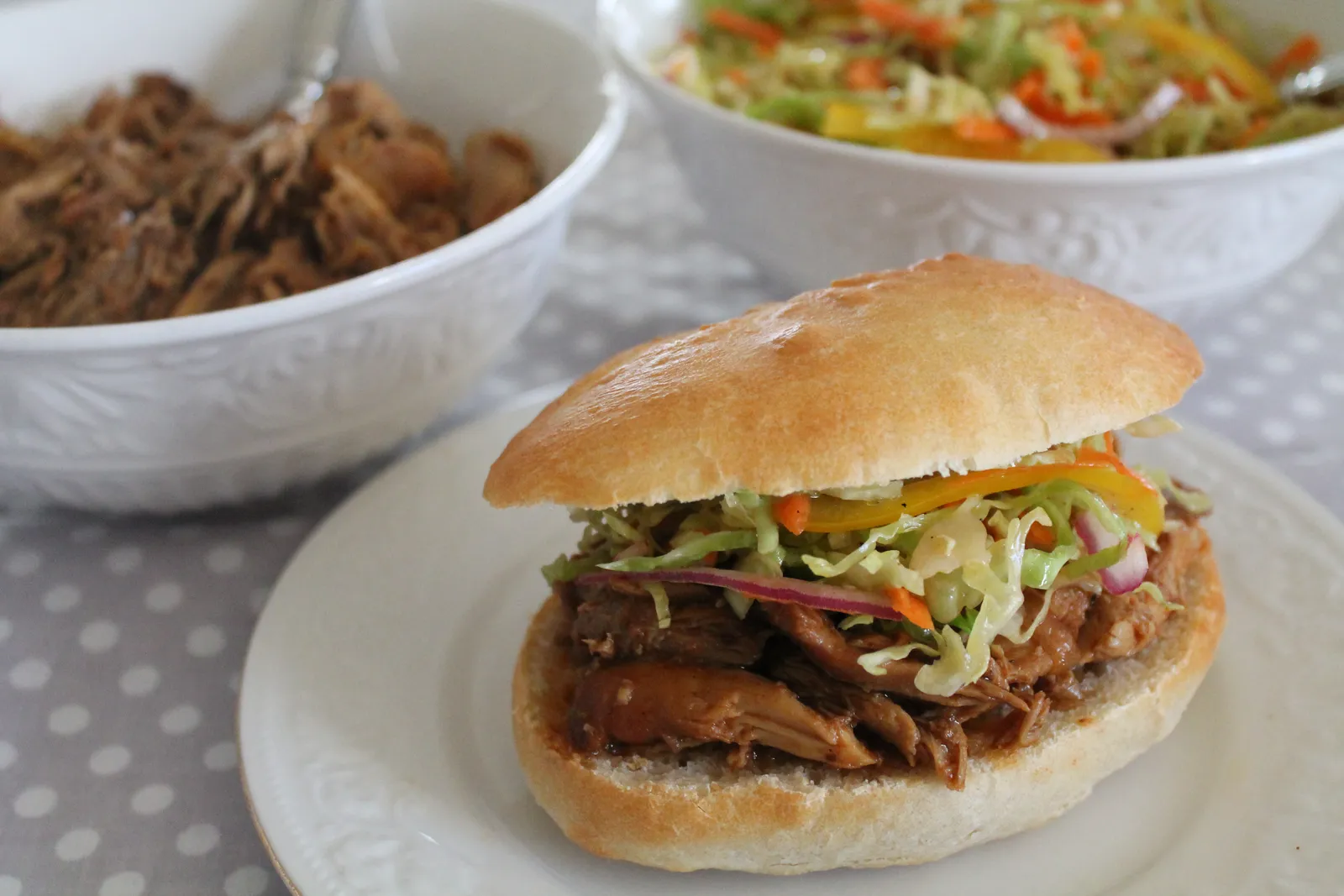 Pulled chicken sendvici