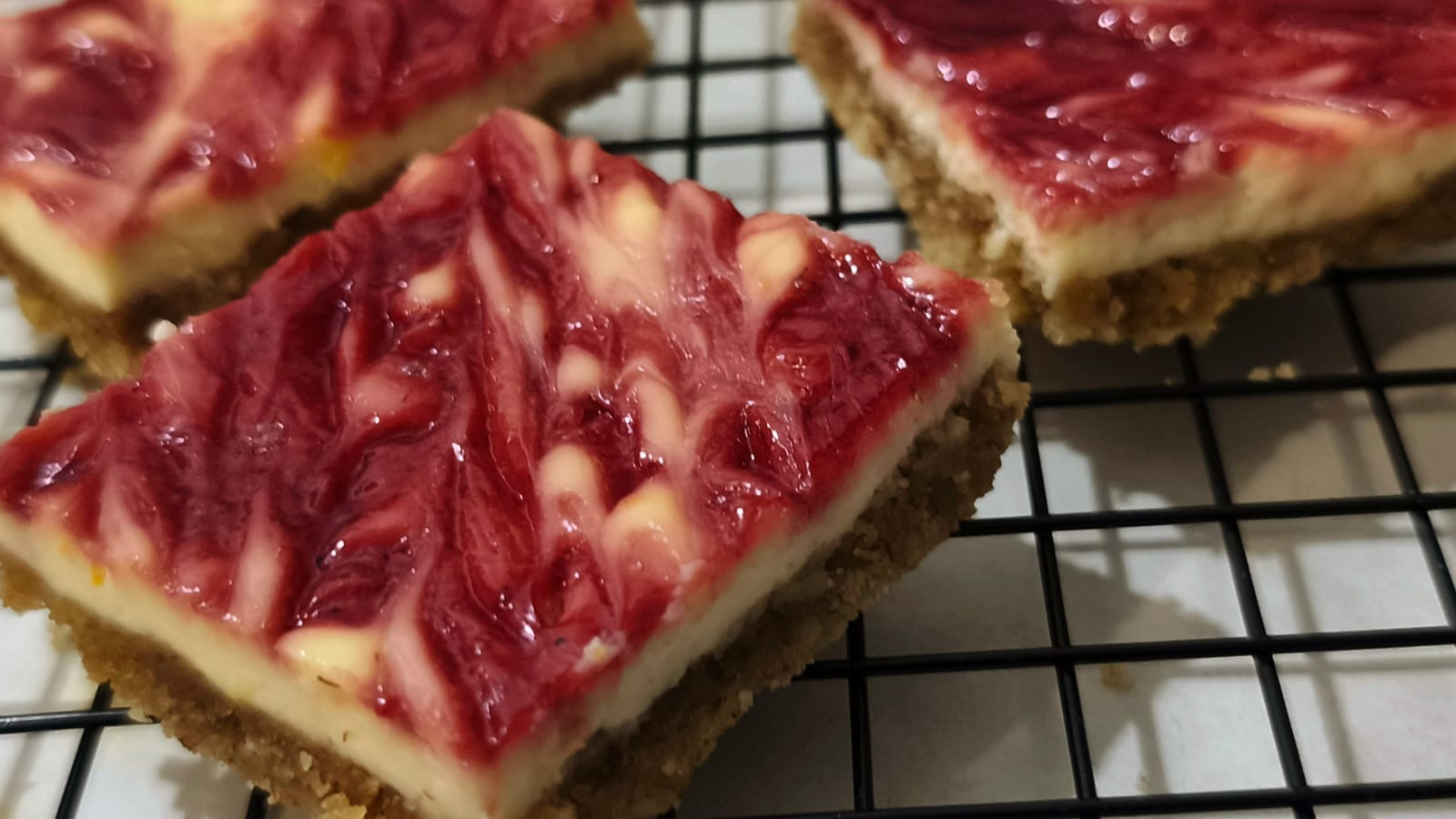Cheesecake kocke s jagodama