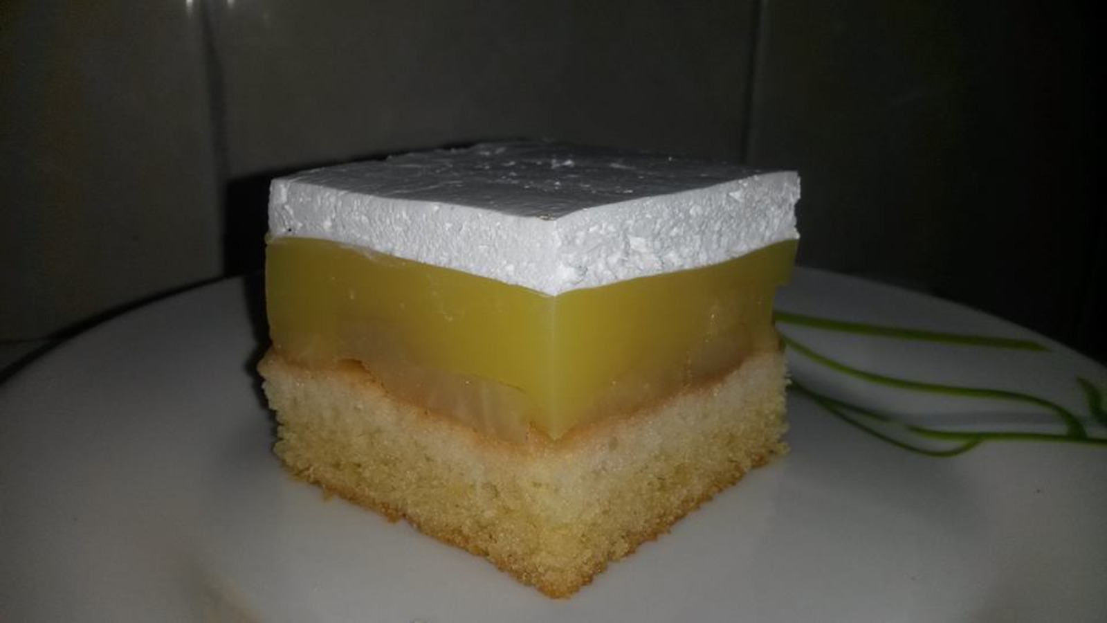 Kolač s jabukama i pudingom