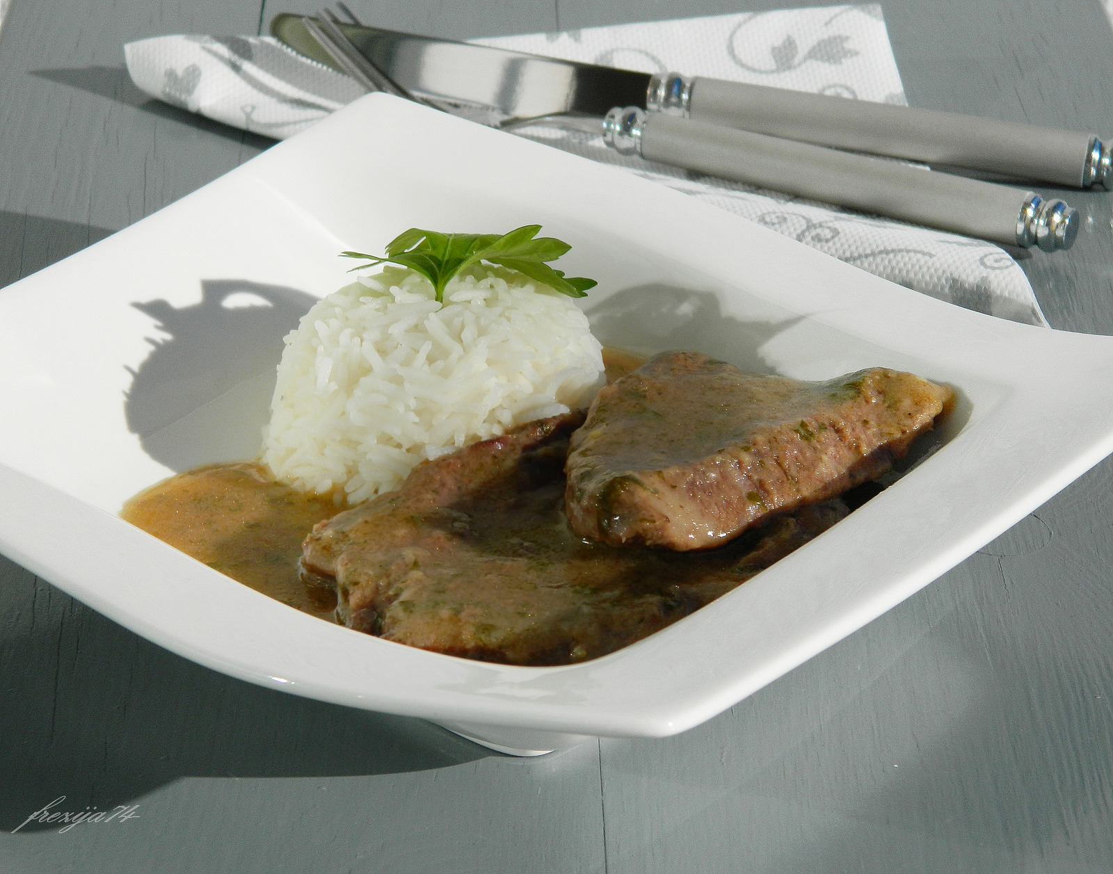 Šniceli u umaku od bijelog vina
