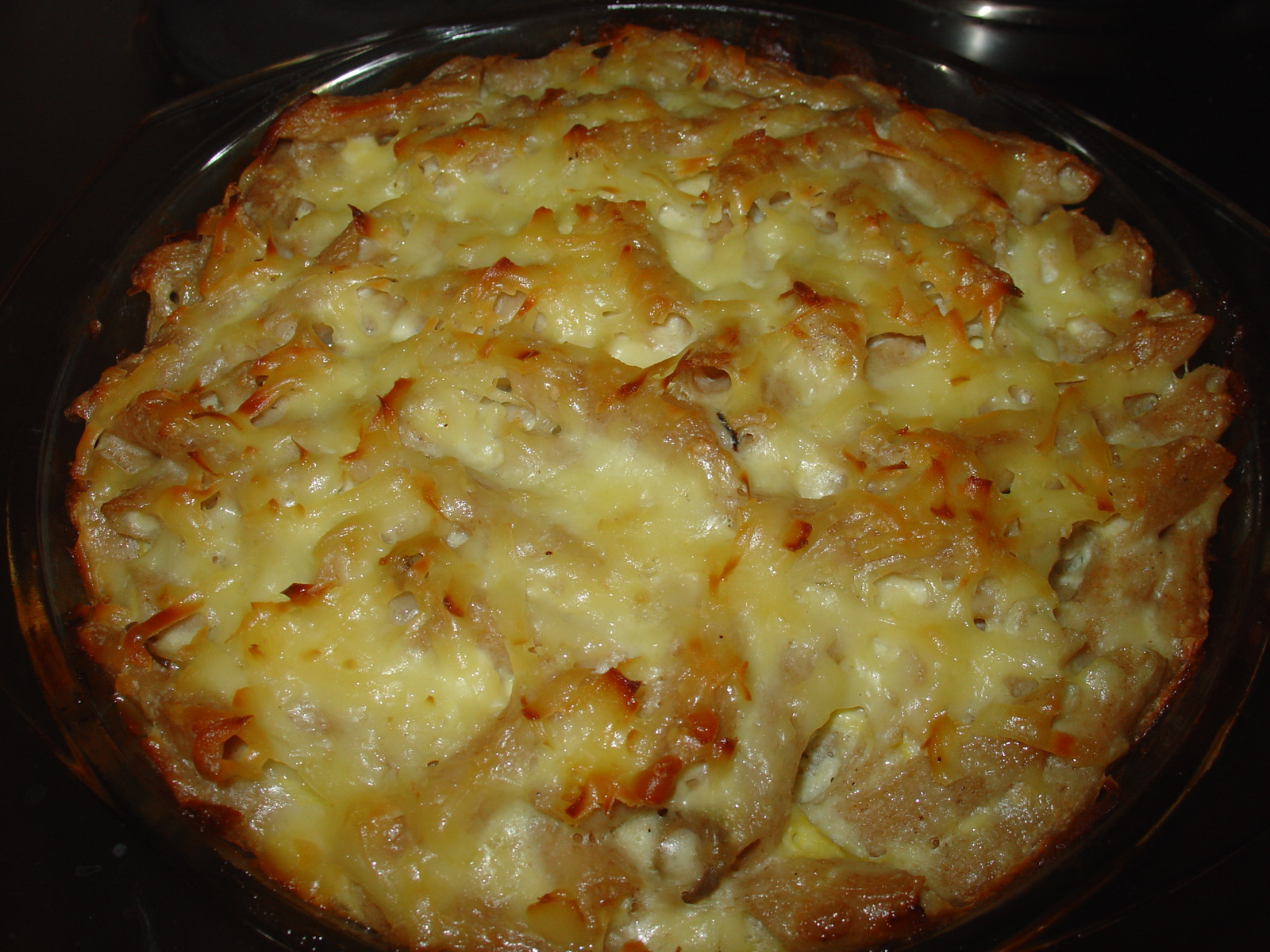 Zapecene integralne penne rigate sa sirom i maslinama