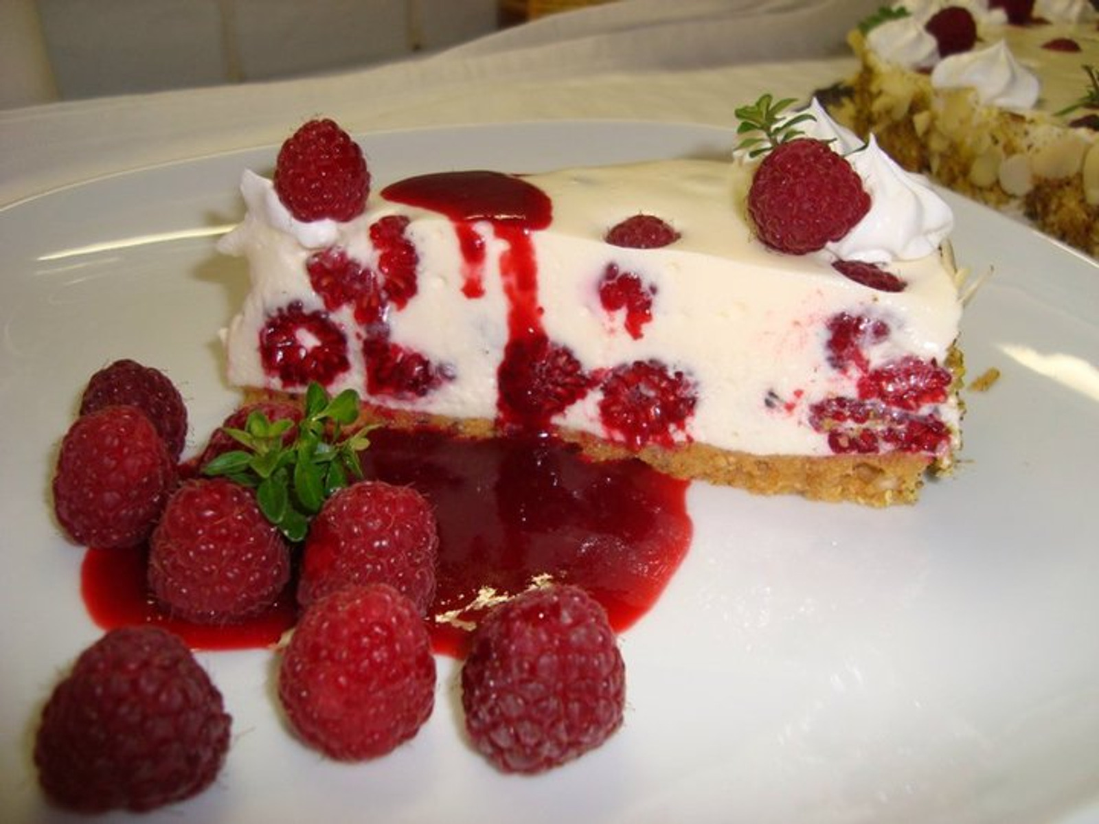 Cheese Cake sa bijelom čokoladom i malinama