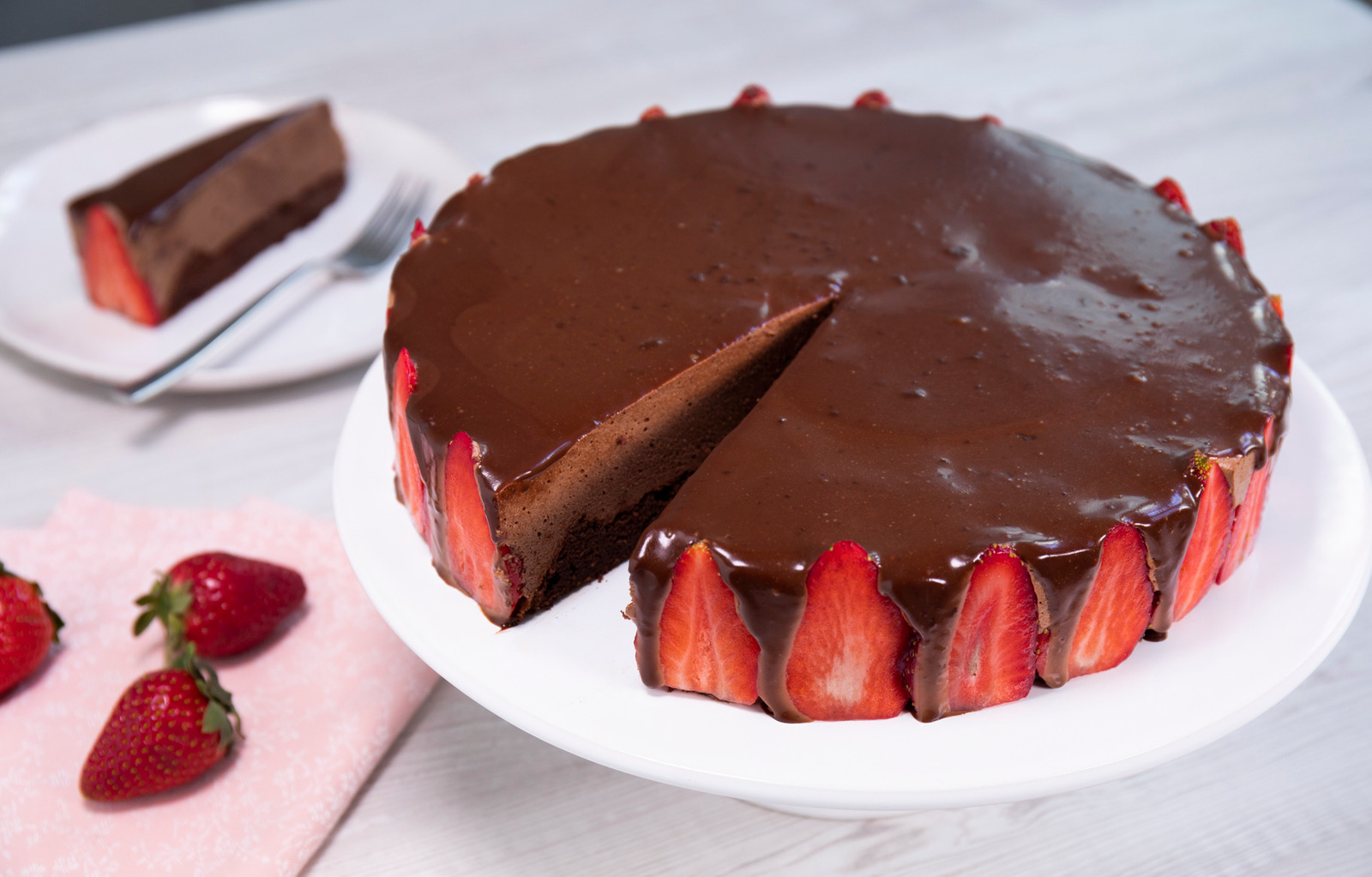 Dvostruko čokoladna torta s jagodama