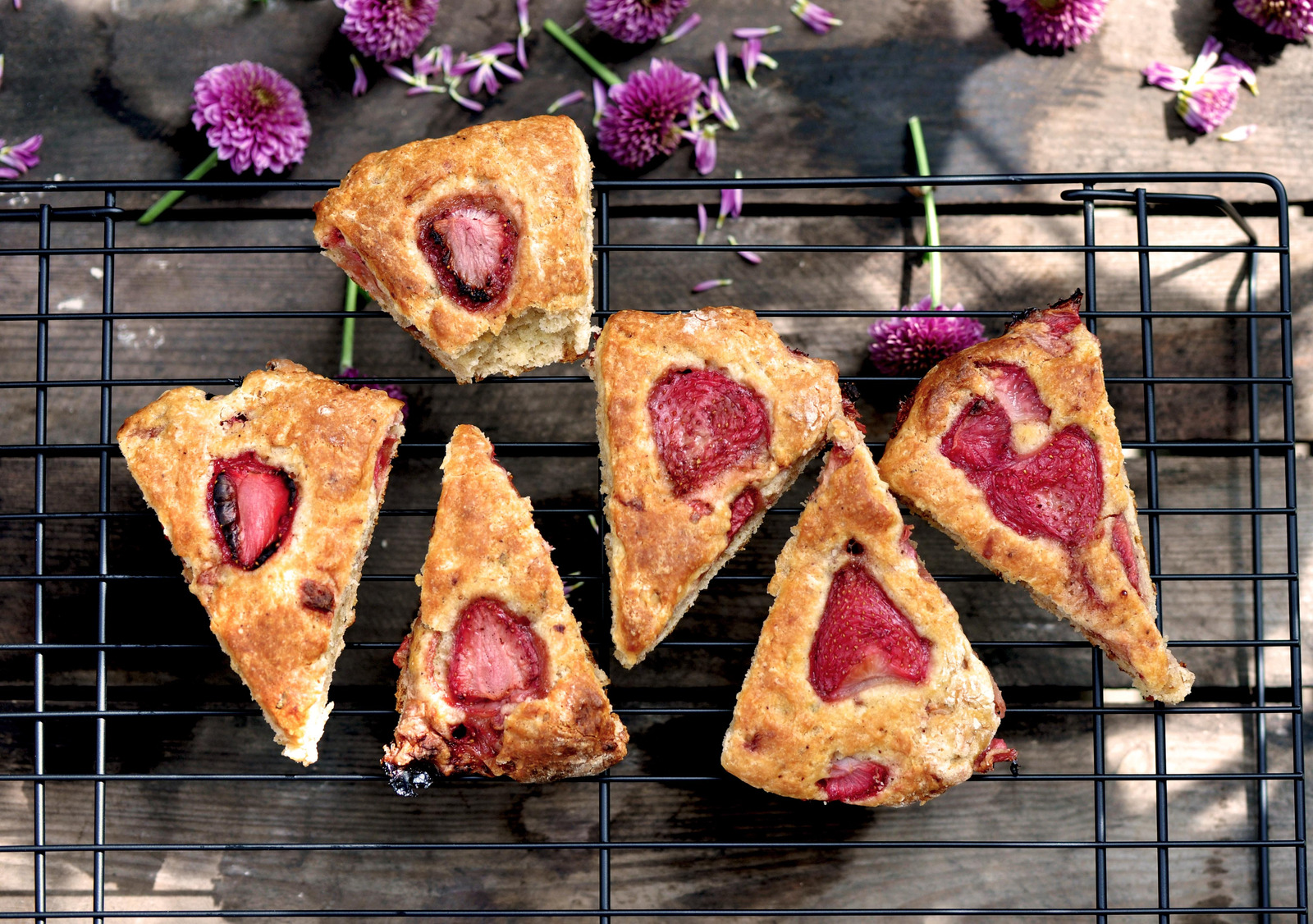 Scones sa jagodama i mentom