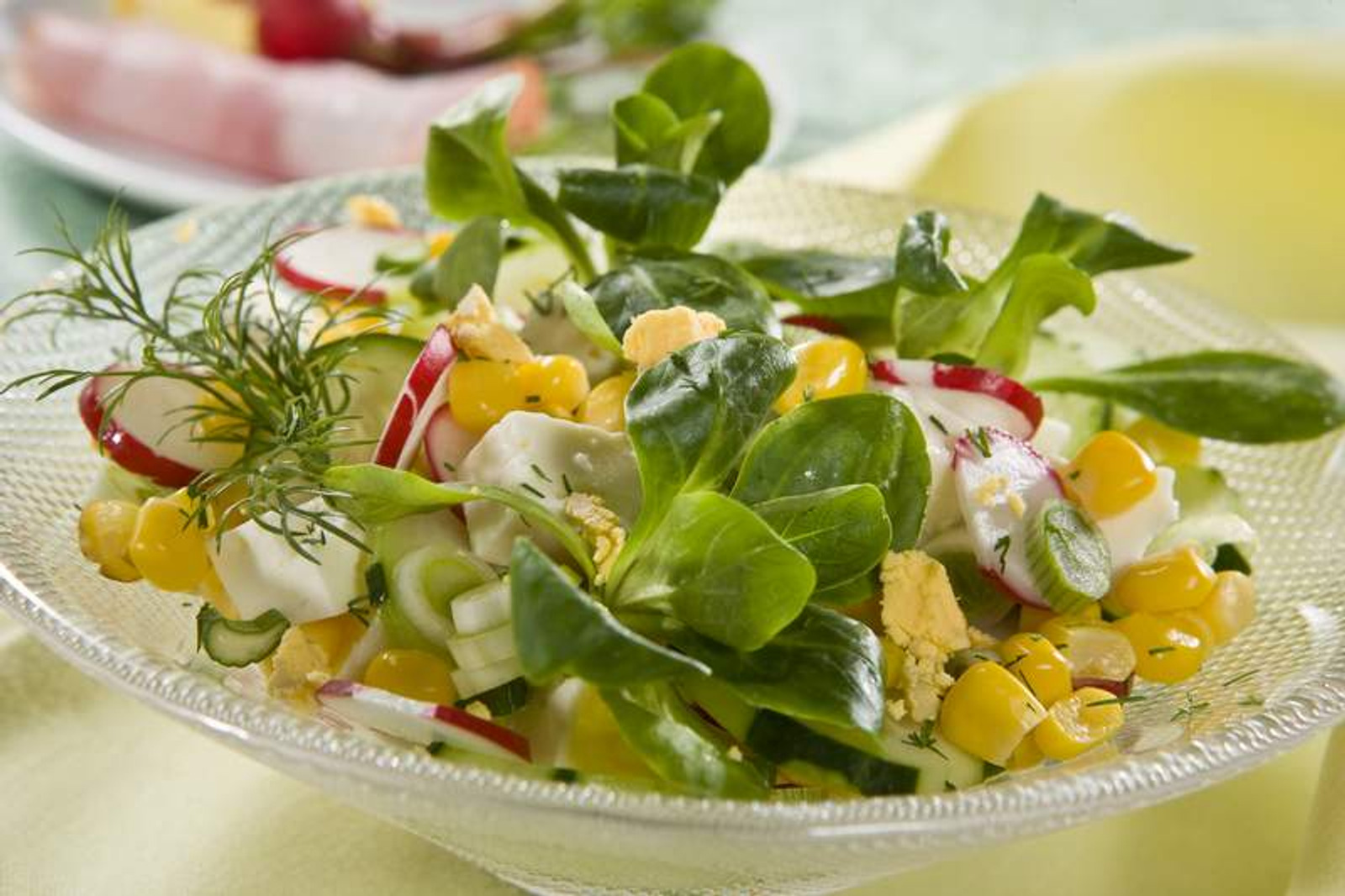 Šarena salata s kukuruzom šećercem