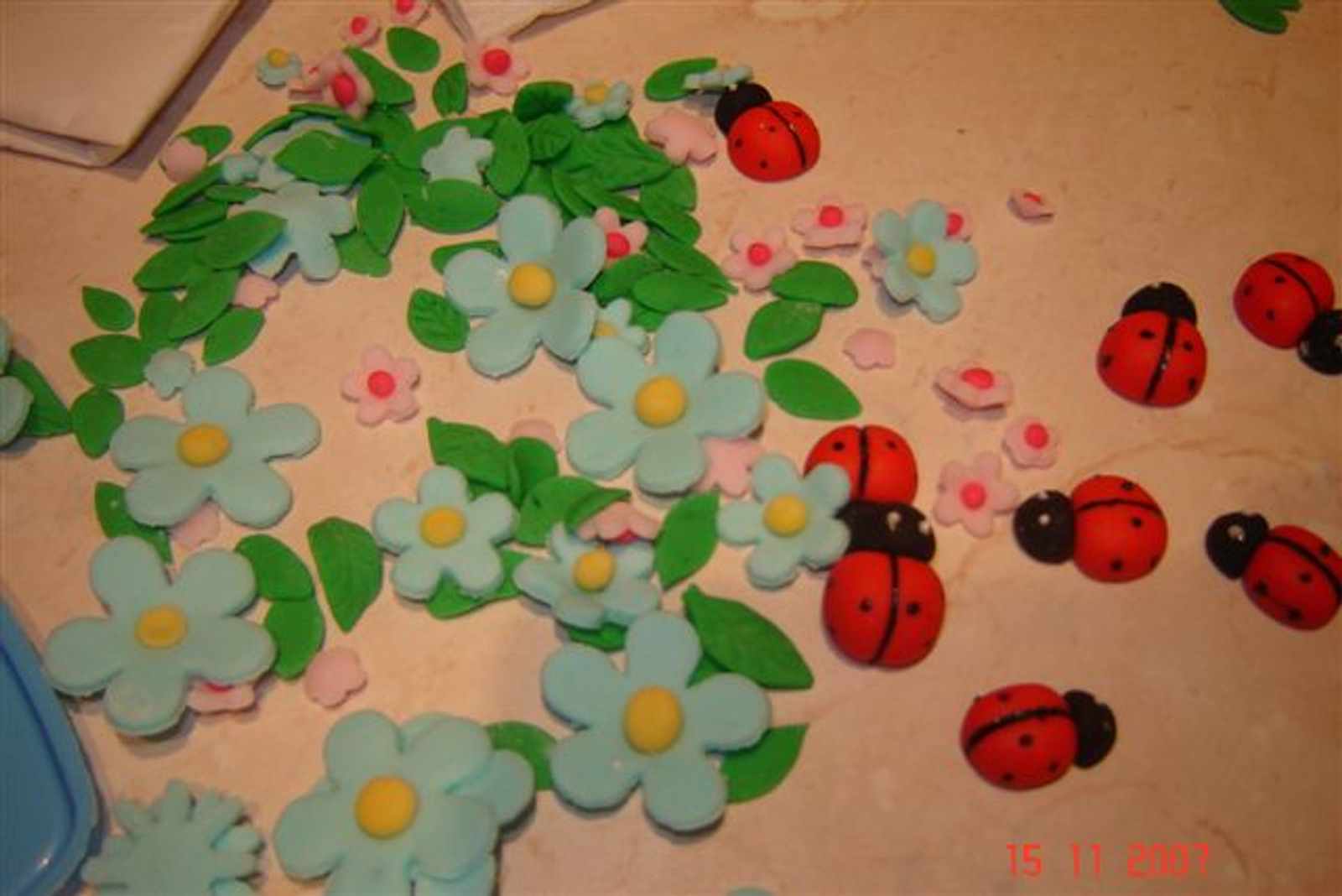 Fondant za prekrivanje torti i izradu figurica