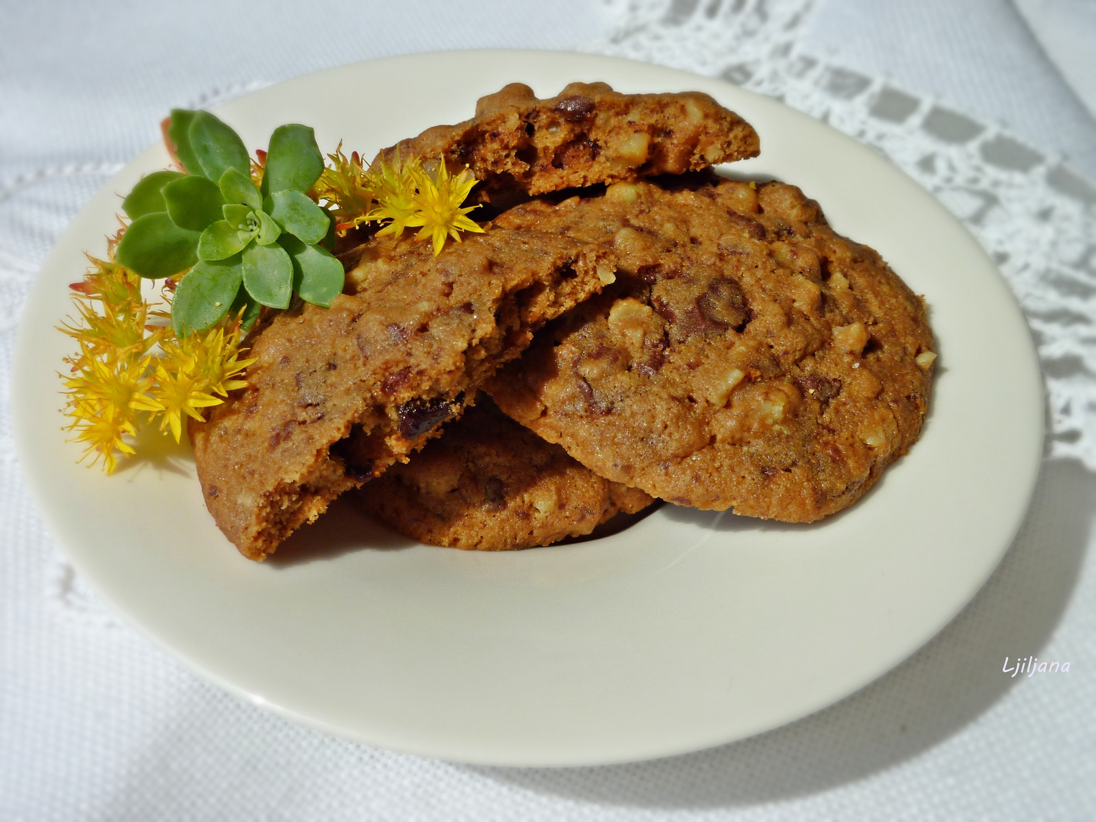 Čokoladni karamel keksi s orašastim plodovima