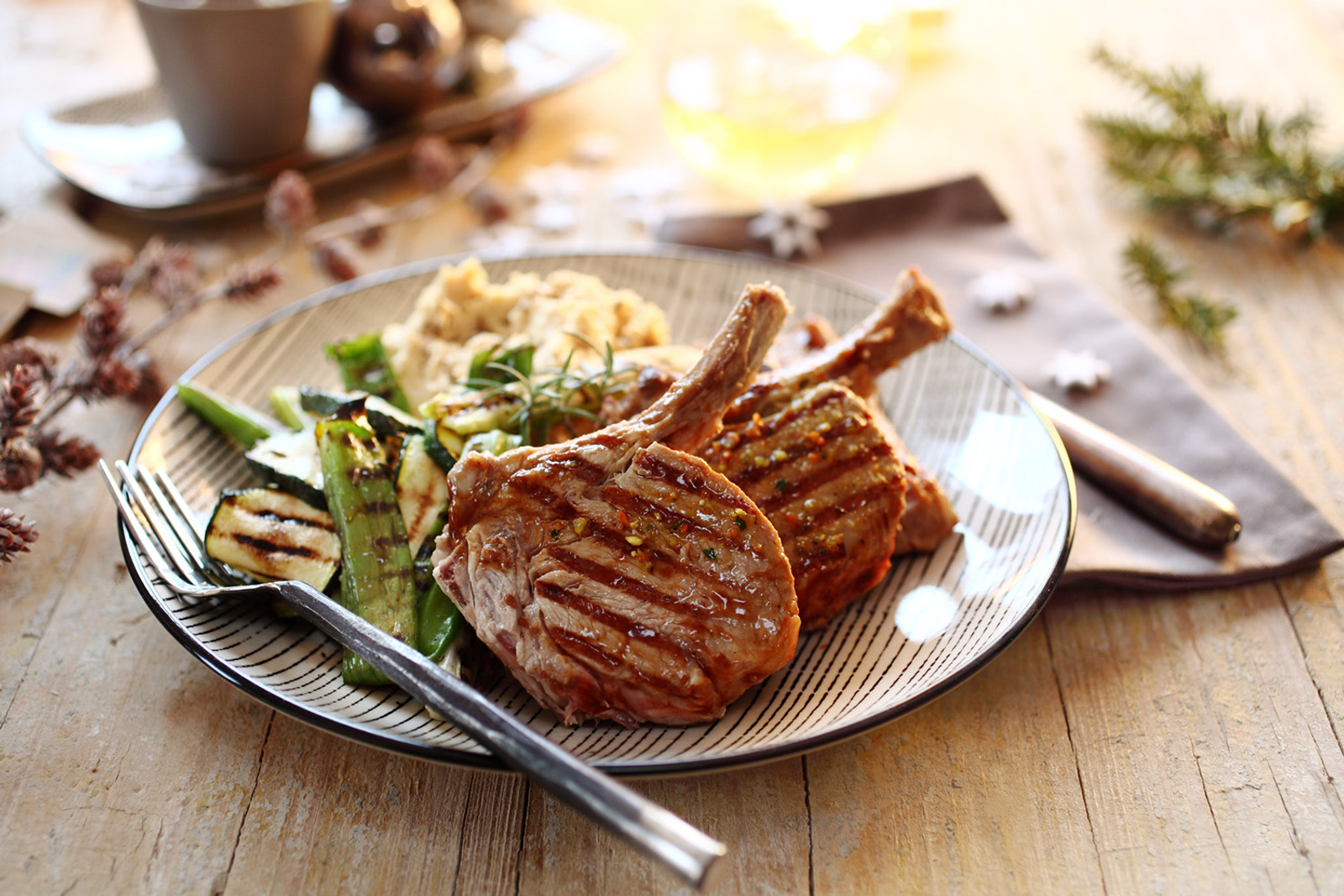 AROMATIC LAMB CHOPS WITH PUREED CHICKPEAS