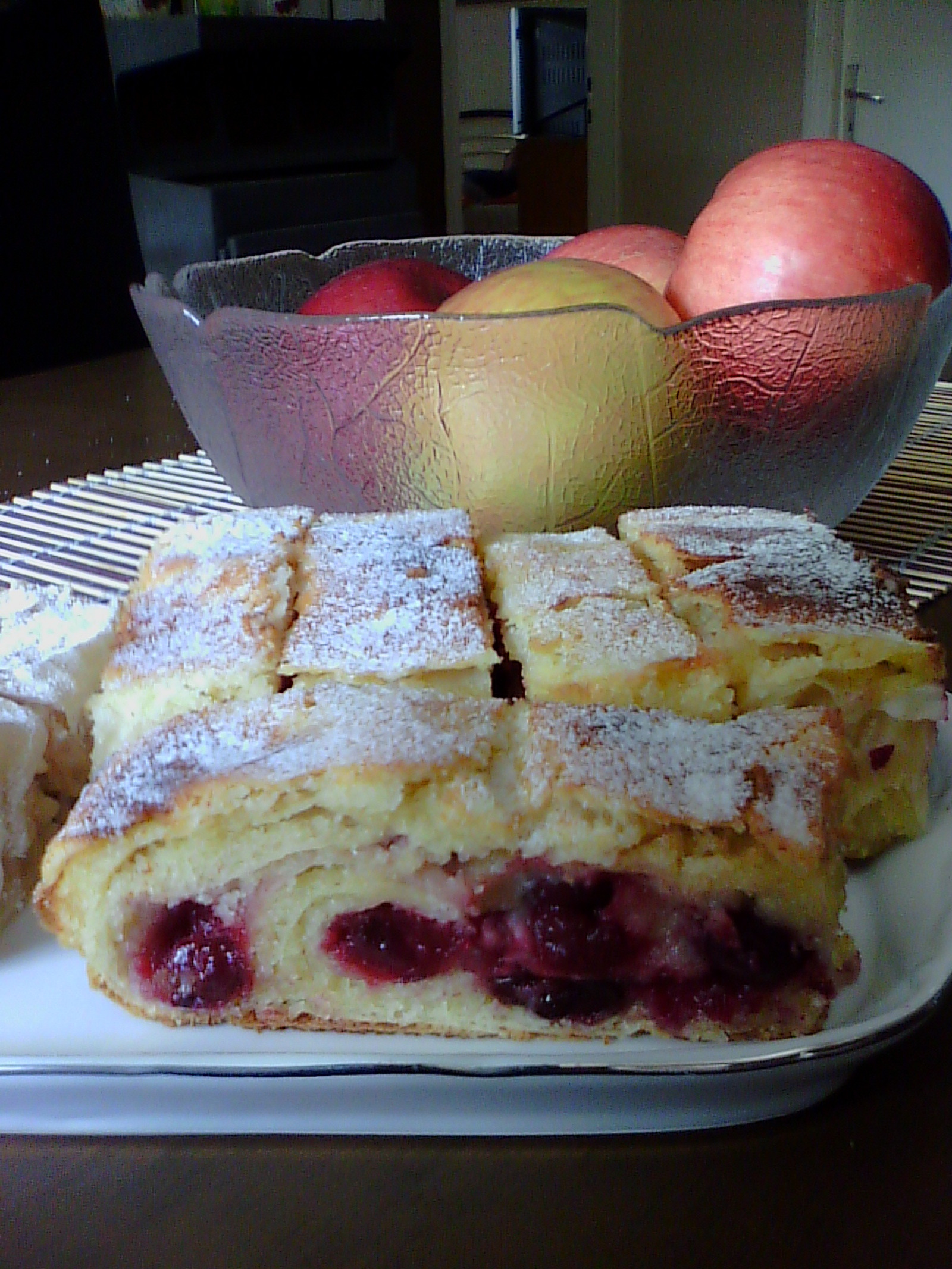 Jogurt štrudla sa višnjama by neva-neva!