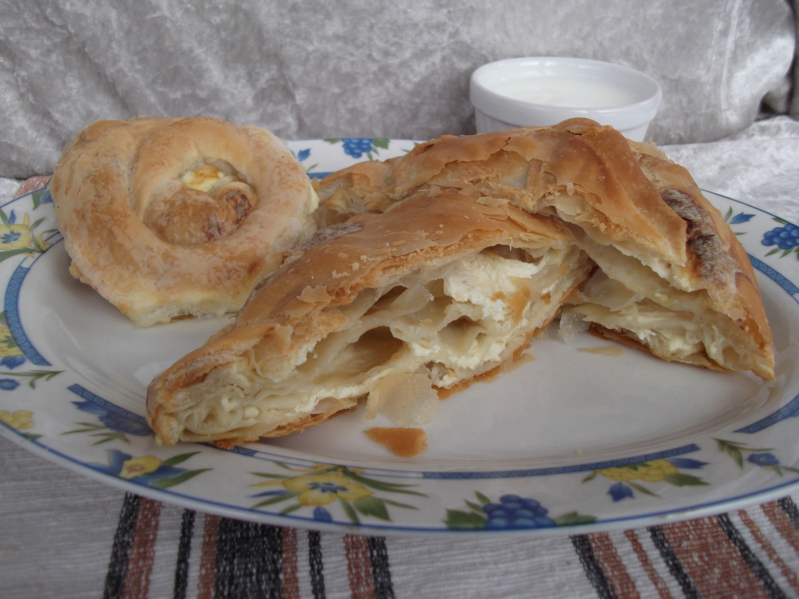 Pita sa sirom, za sve one koji kazu:"Pravila bi, aliiiii"... ;)))
