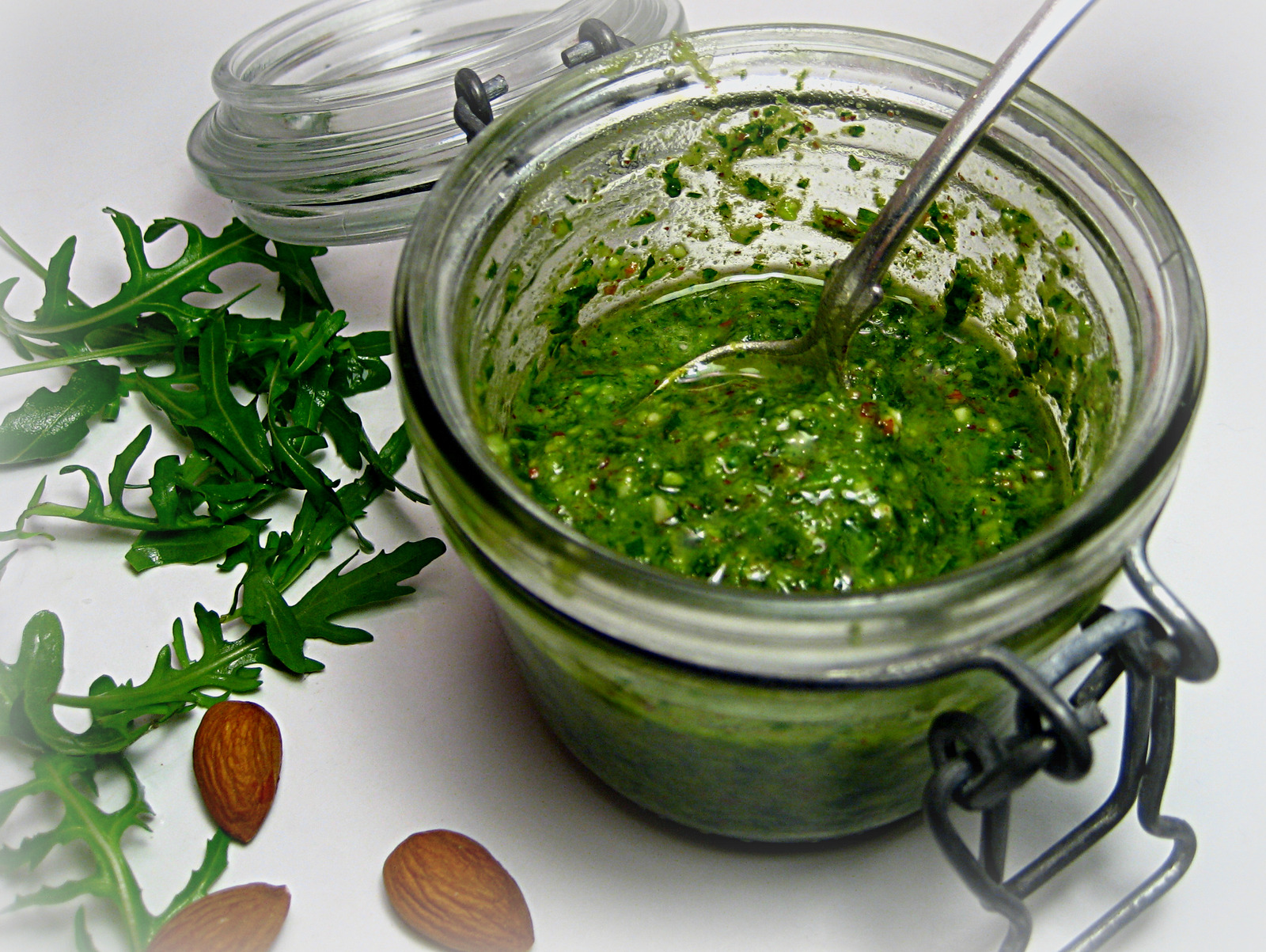 Pesto od rikule i bajama