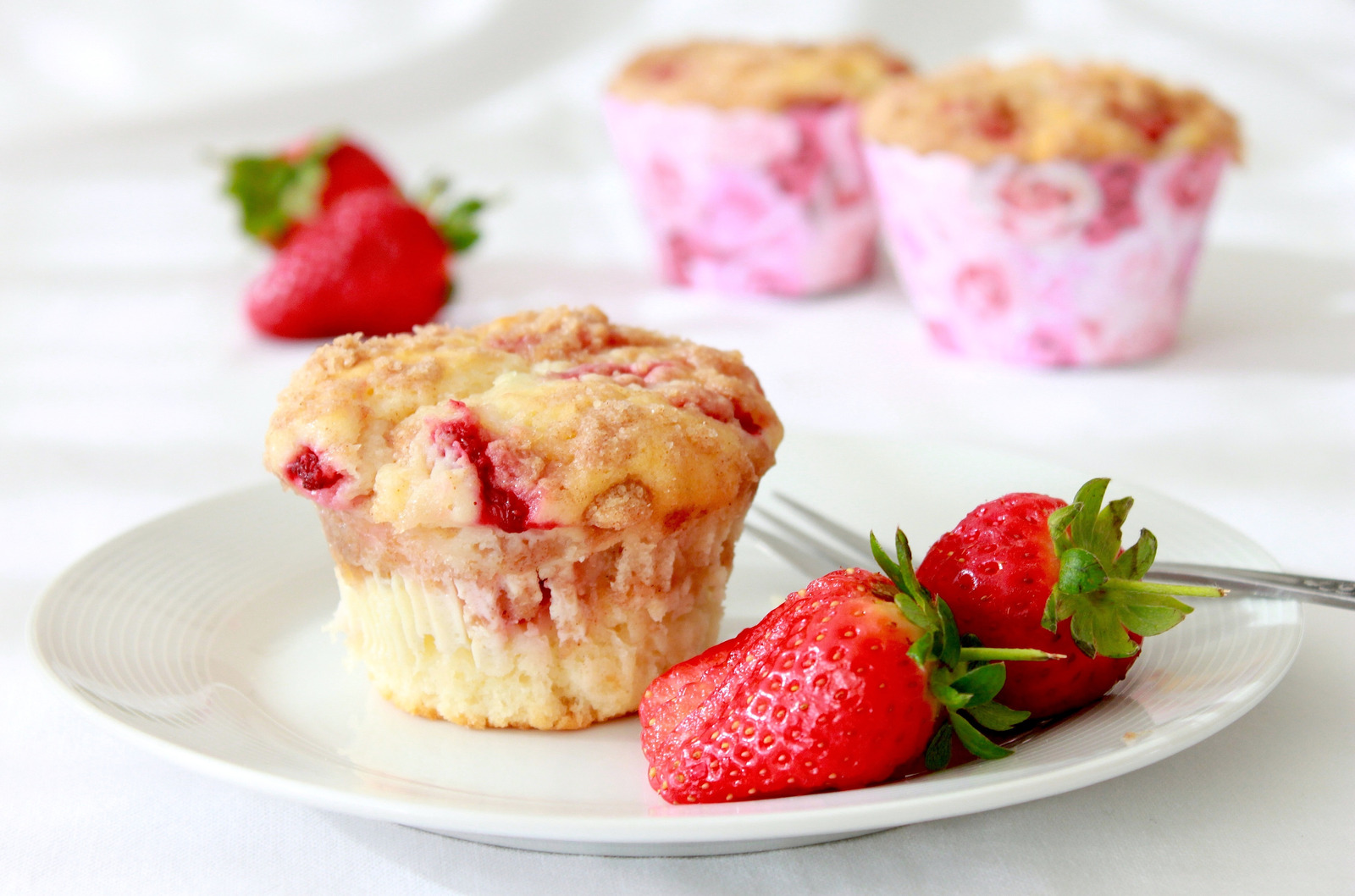Cheese muffins s jagodama i posipom