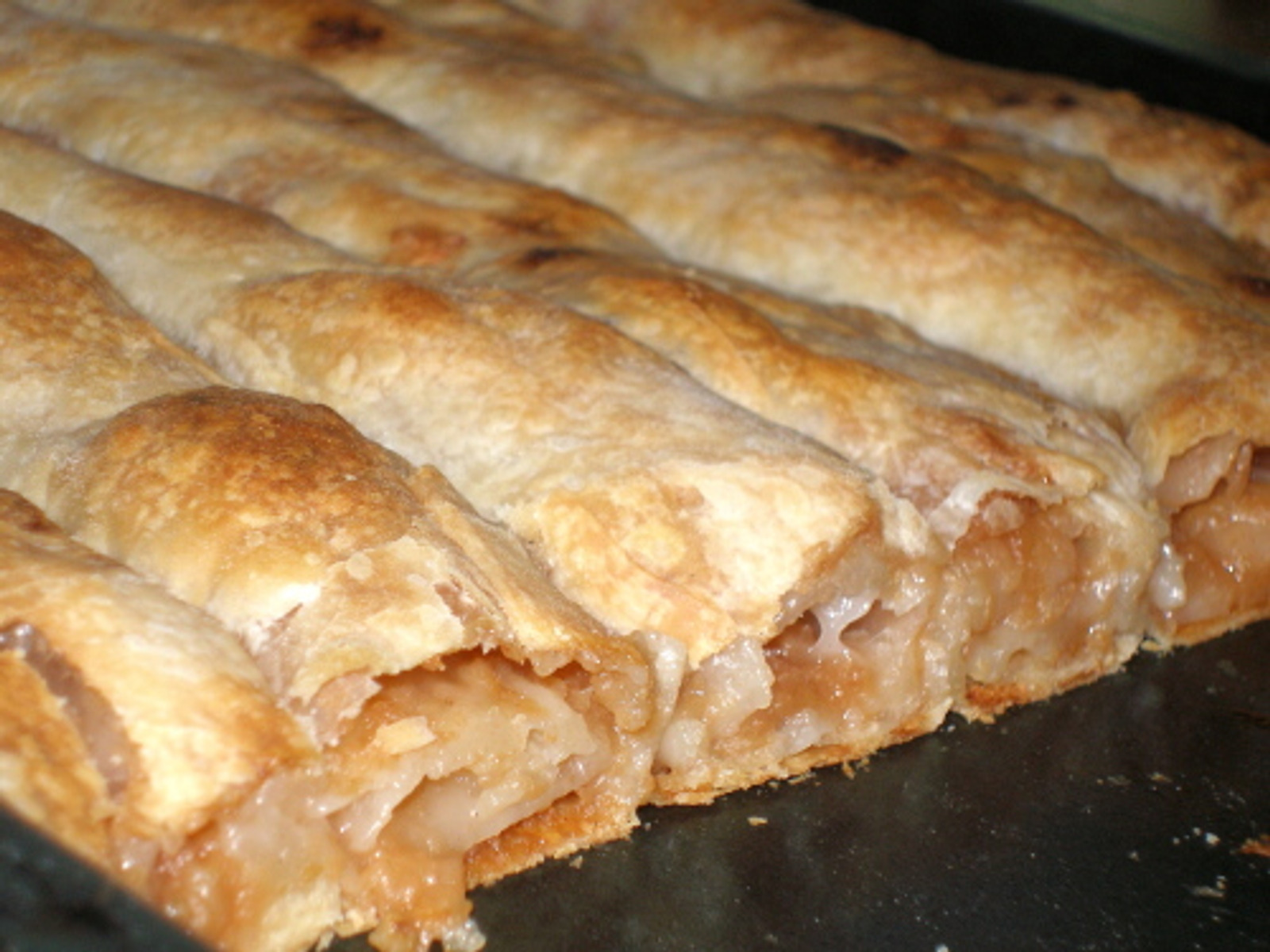 Domaći štrukli od jabuka